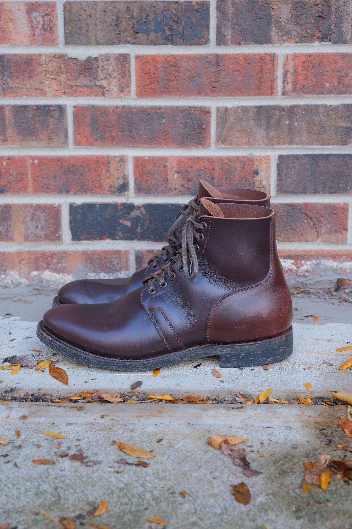 Photo by danadd94 on November 2, 2023 of the Viberg x Himel Ammunition Boot in Comipel Brown Horsebutt.