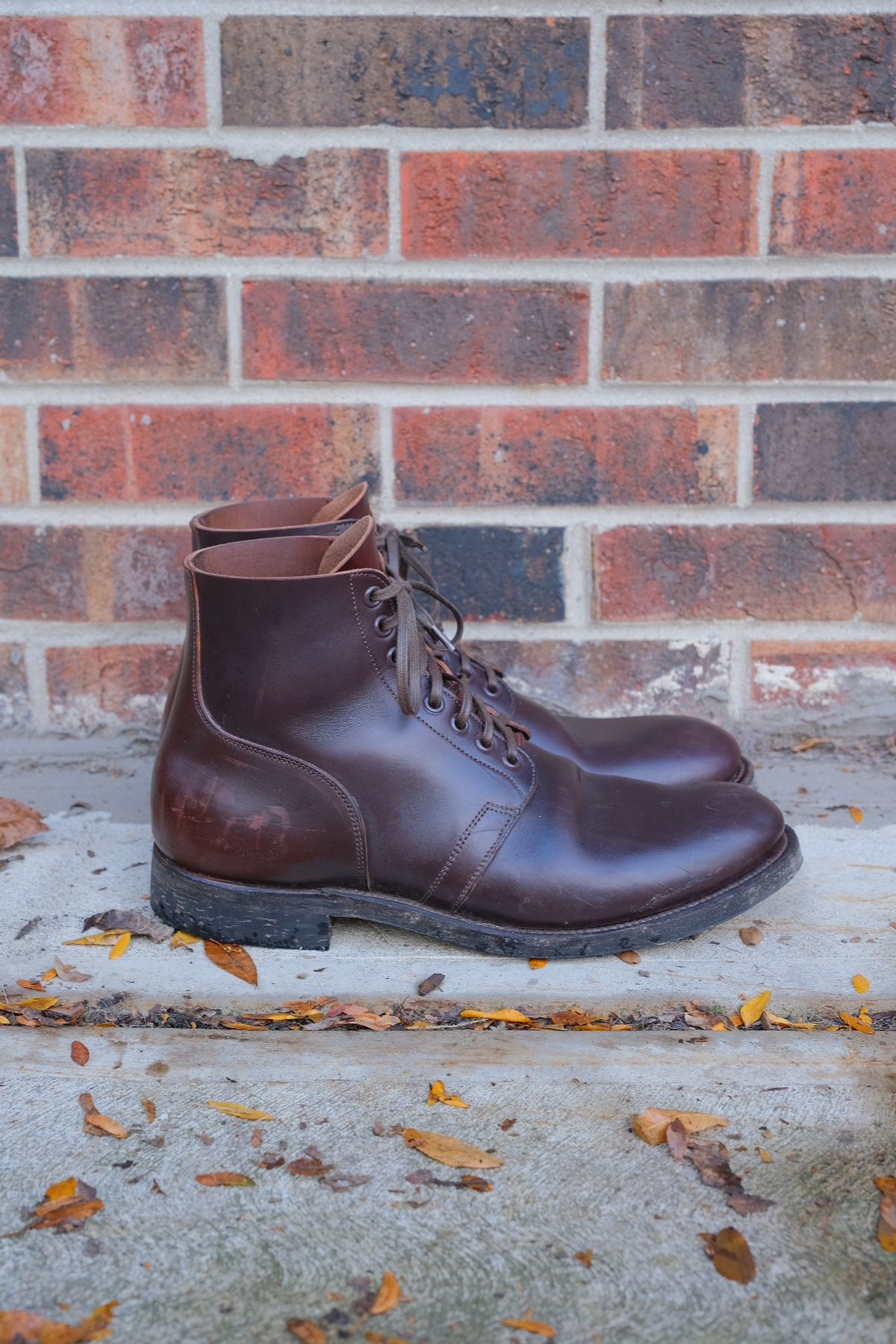 Photo by danadd94 on November 2, 2023 of the Viberg x Himel Ammunition Boot in Comipel Brown Horsebutt.