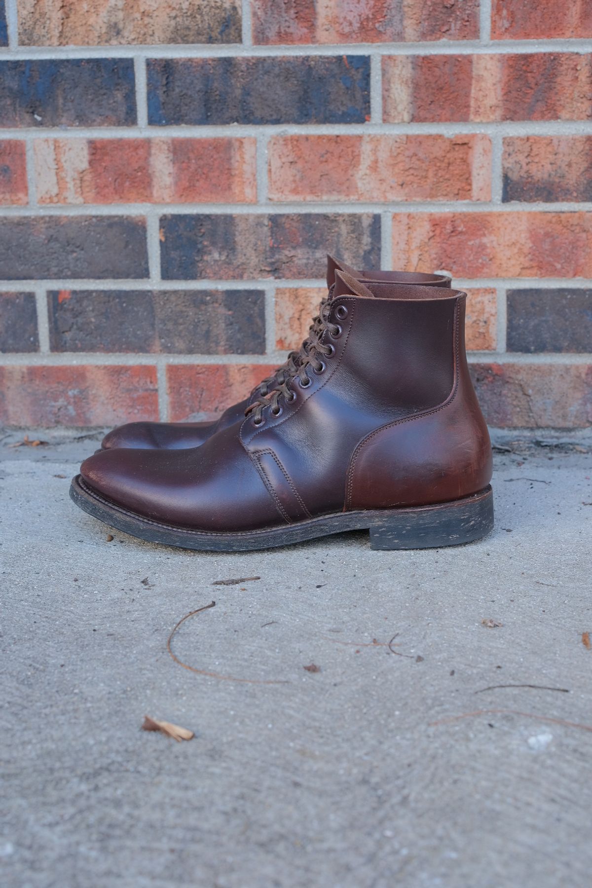 Photo by danadd94 on January 5, 2024 of the Viberg x Himel Ammunition Boot in Comipel Brown Horsebutt.