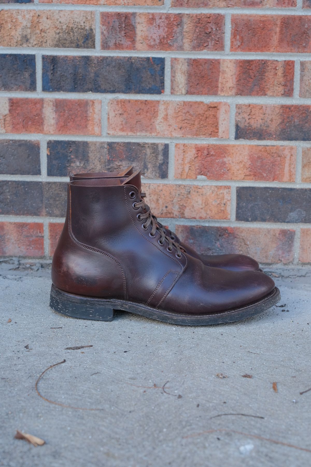 Photo by danadd94 on January 5, 2024 of the Viberg x Himel Ammunition Boot in Comipel Brown Horsebutt.