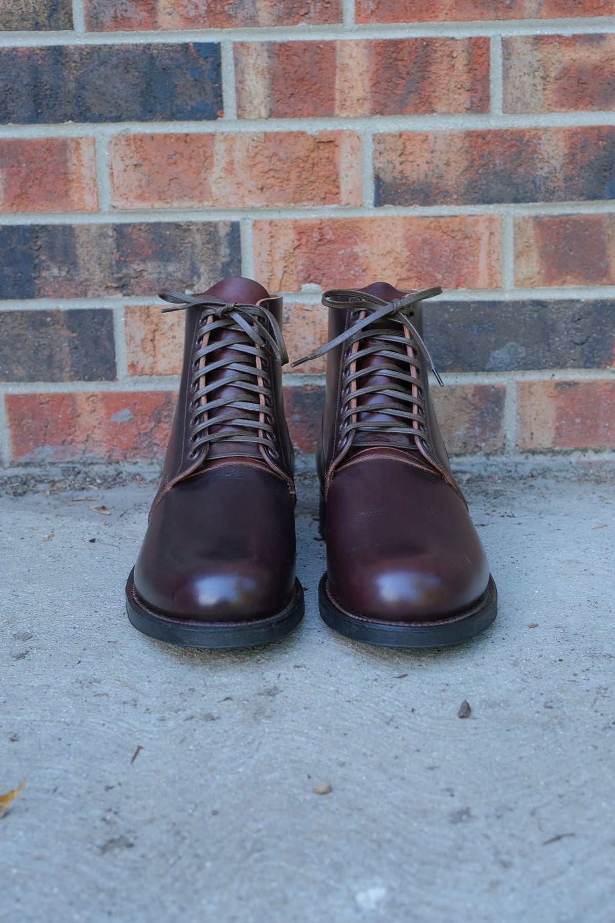 Photo by danadd94 on October 1, 2023 of the Viberg x Himel Ammunition Boot in Comipel Brown Horsebutt.