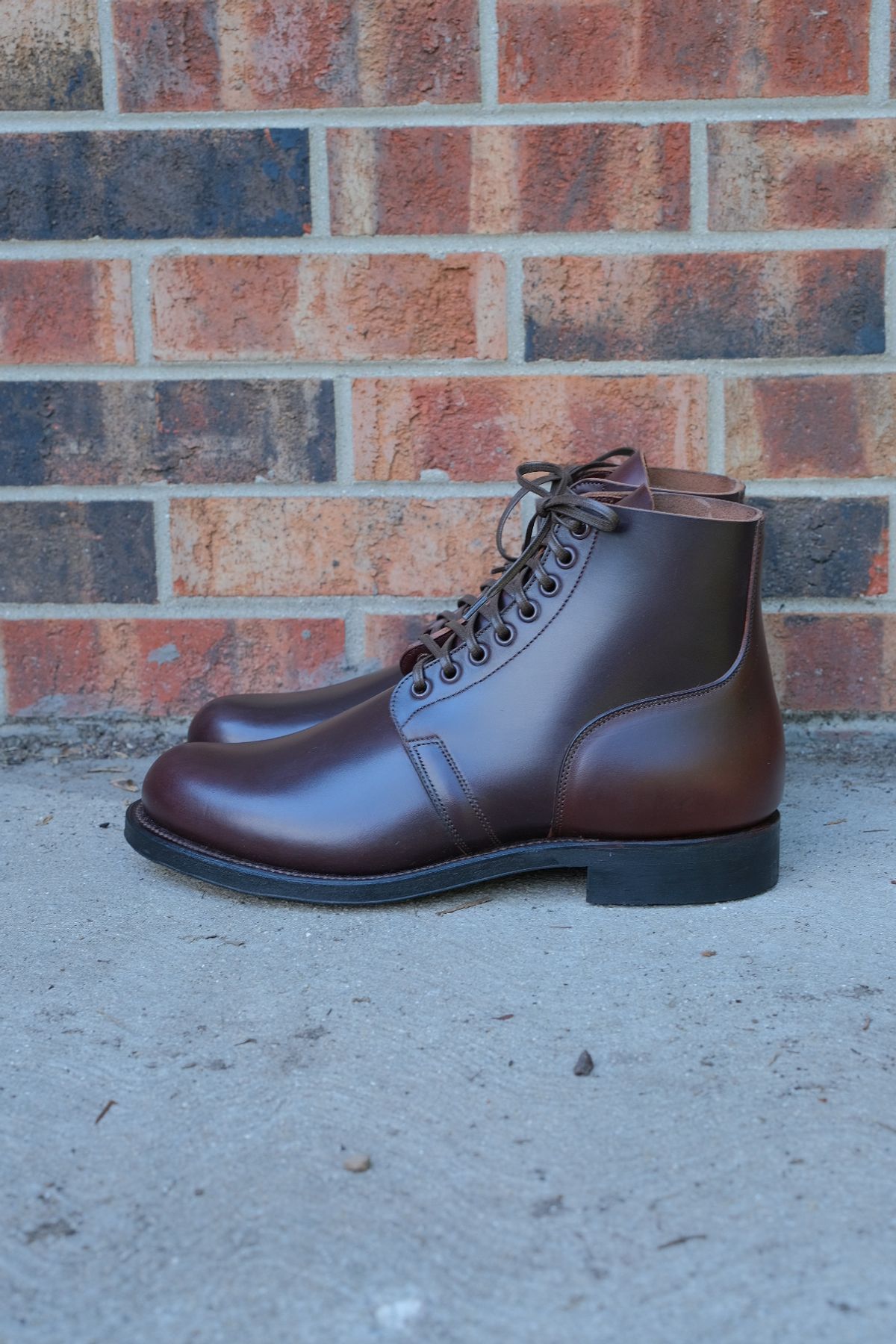 Photo by danadd94 on October 1, 2023 of the Viberg x Himel Ammunition Boot in Comipel Brown Horsebutt.