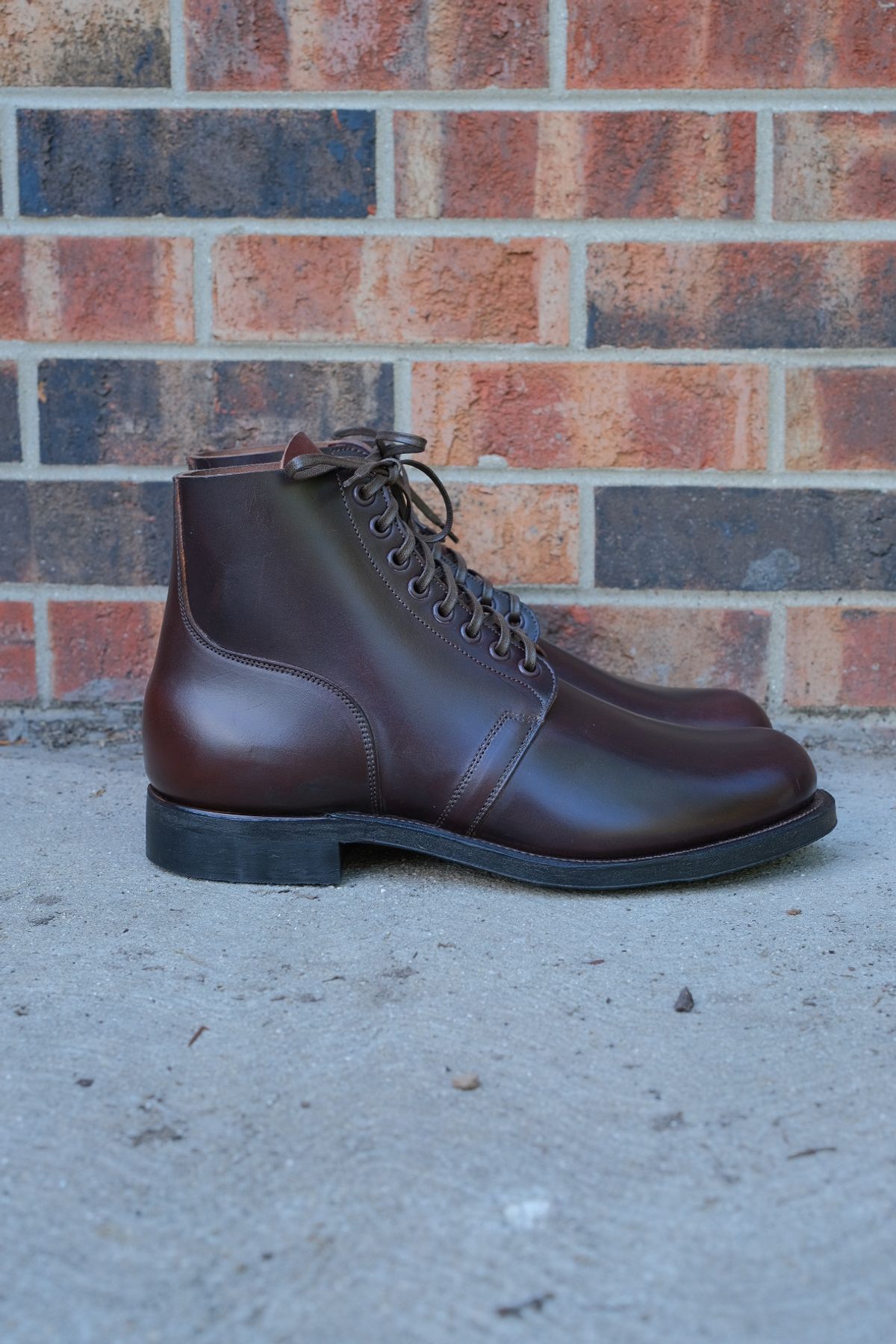 Photo by danadd94 on October 1, 2023 of the Viberg x Himel Ammunition Boot in Comipel Brown Horsebutt.