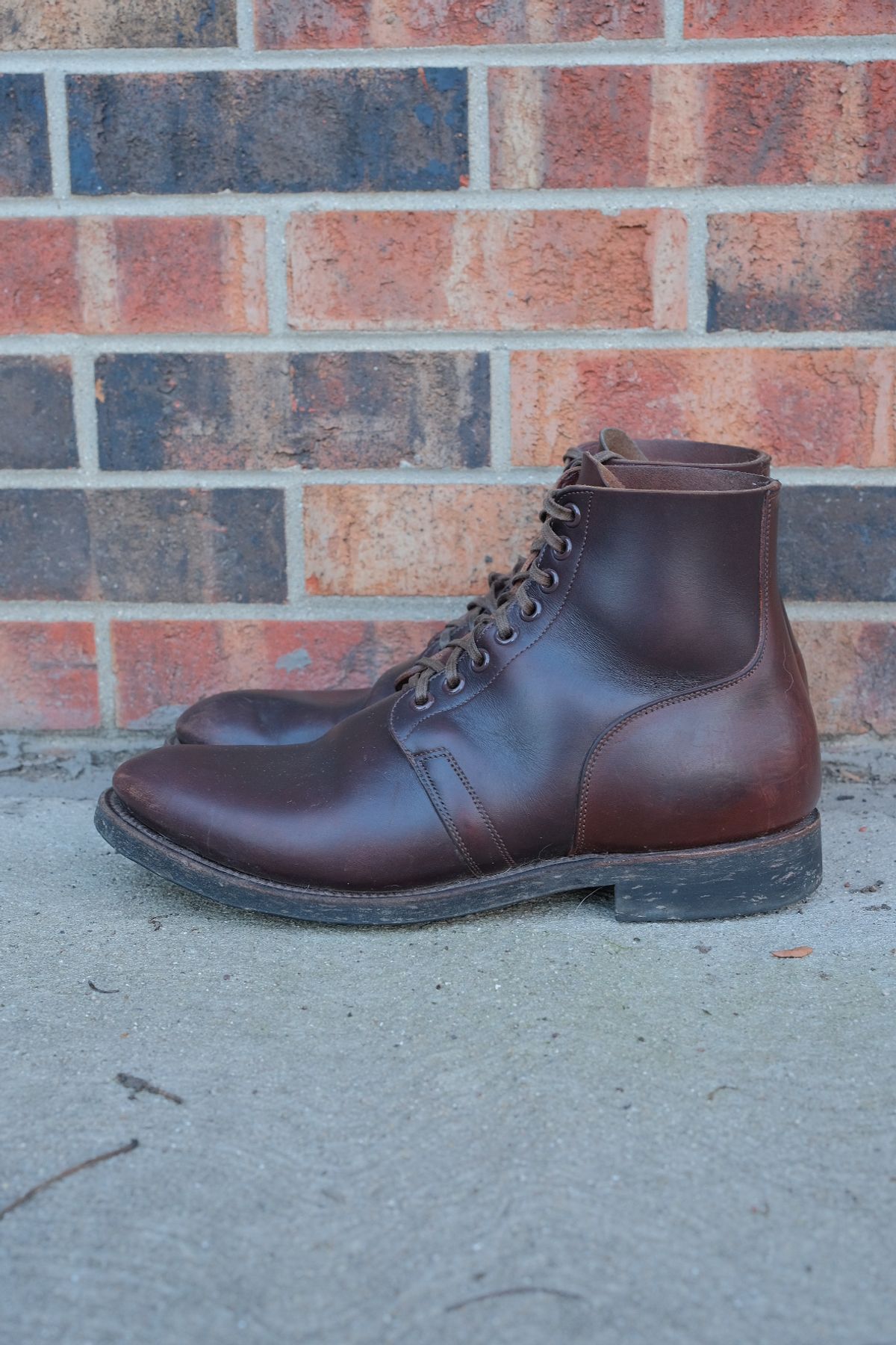 Photo by danadd94 on February 5, 2024 of the Viberg x Himel Ammunition Boot in Comipel Brown Horsebutt.