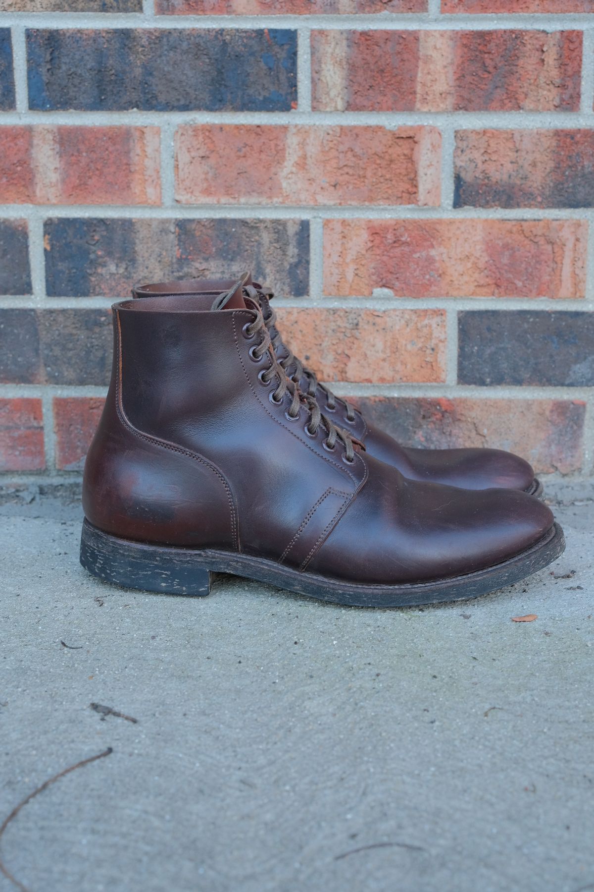 Photo by danadd94 on February 5, 2024 of the Viberg x Himel Ammunition Boot in Comipel Brown Horsebutt.