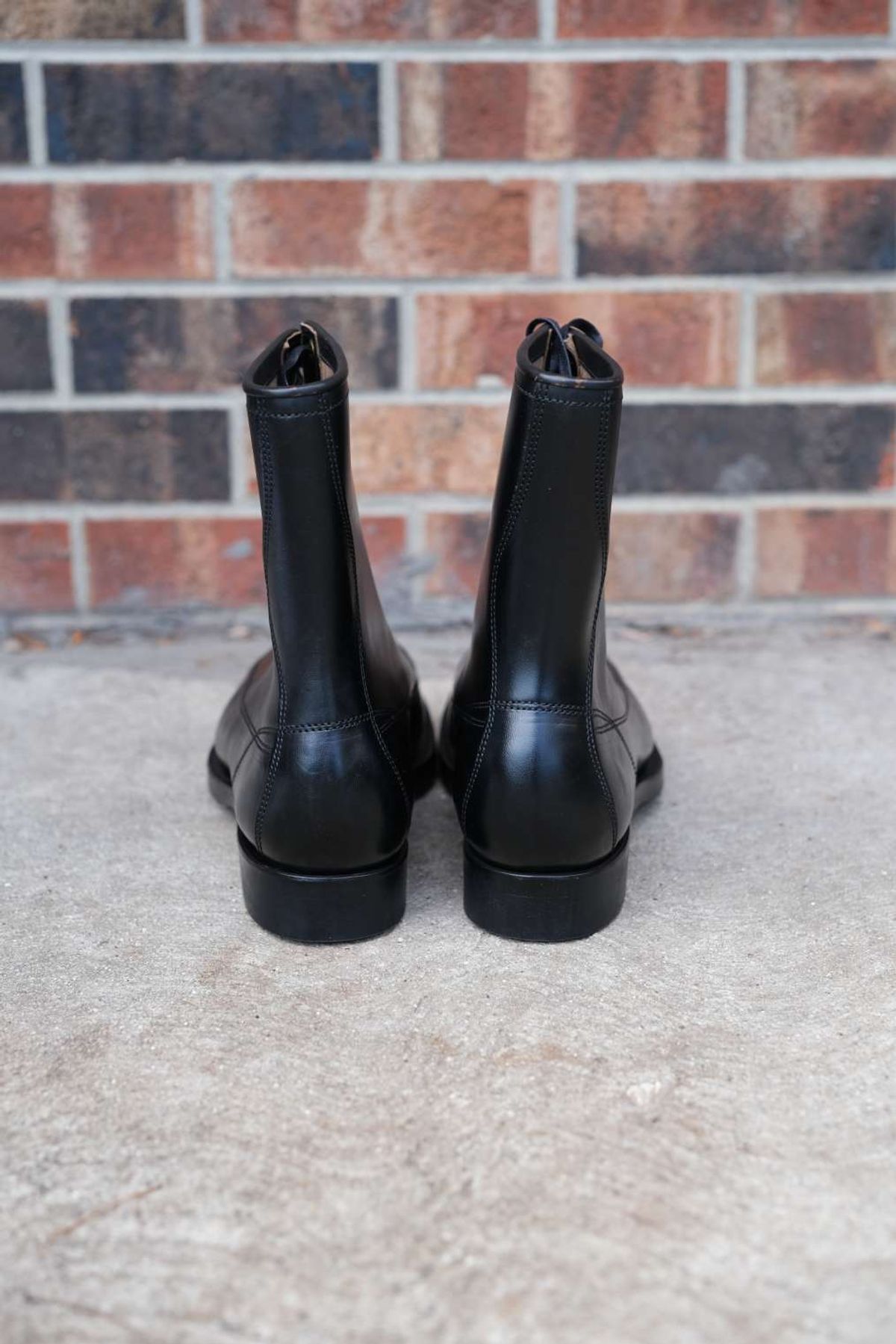 Photo by danadd94 on November 9, 2022 of the Clinch Gary Boots in Black-Overdyed Horsebutt.
