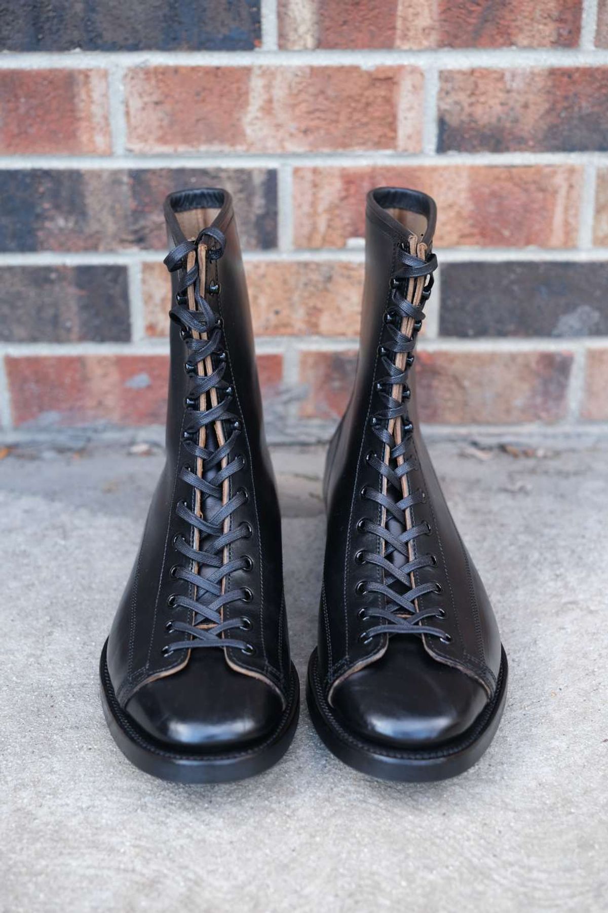 Photo by danadd94 on November 9, 2022 of the Clinch Gary Boots in Black-Overdyed Horsebutt.
