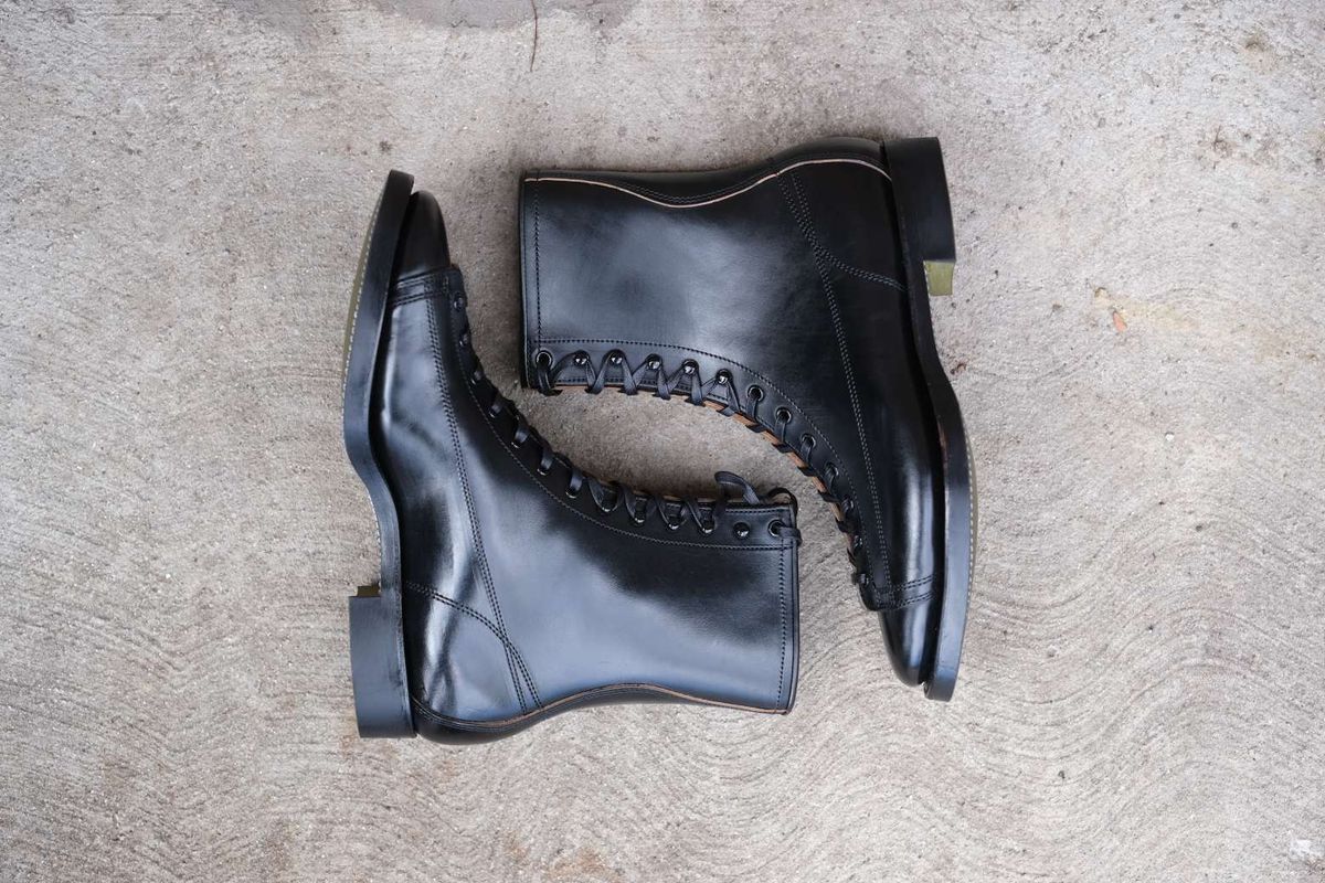 Photo by danadd94 on November 9, 2022 of the Clinch Gary Boots in Black-Overdyed Horsebutt.
