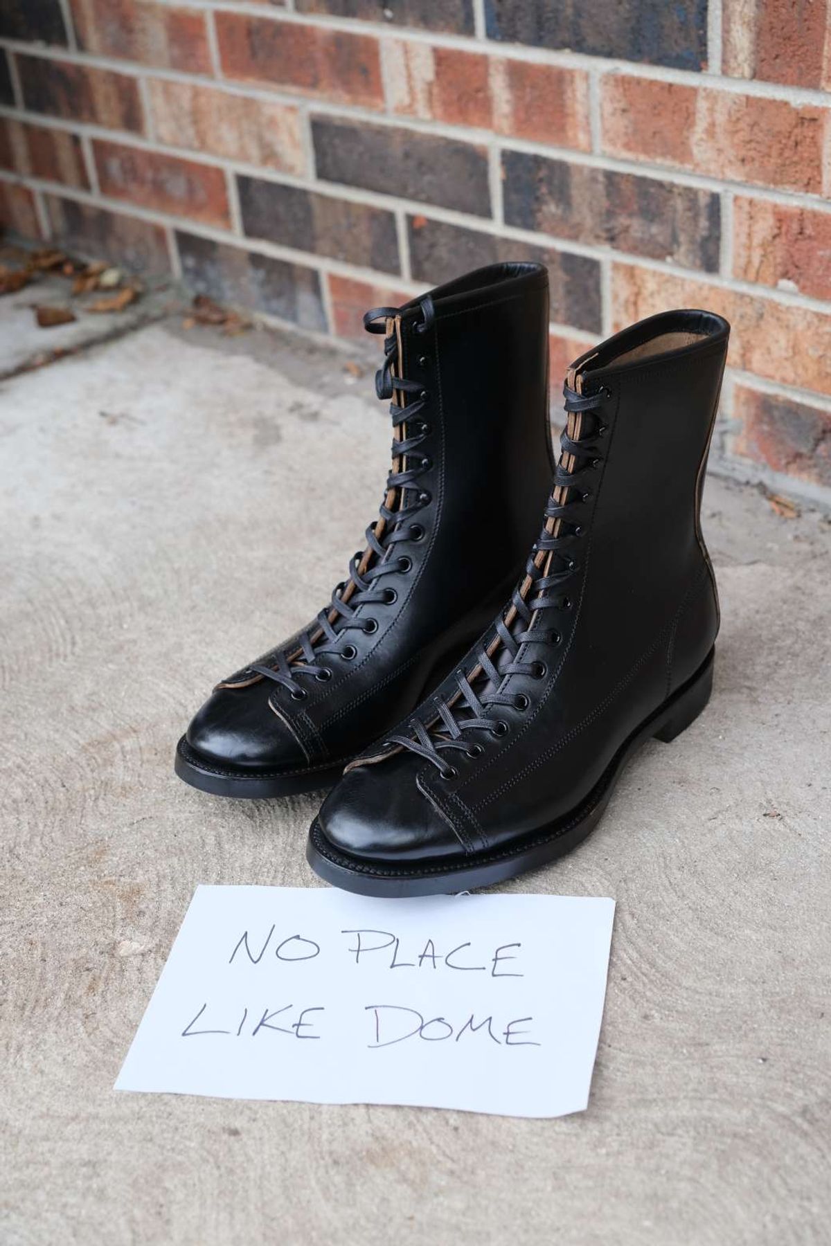 Photo by danadd94 on November 9, 2022 of the Clinch Gary Boots in Black-Overdyed Horsebutt.