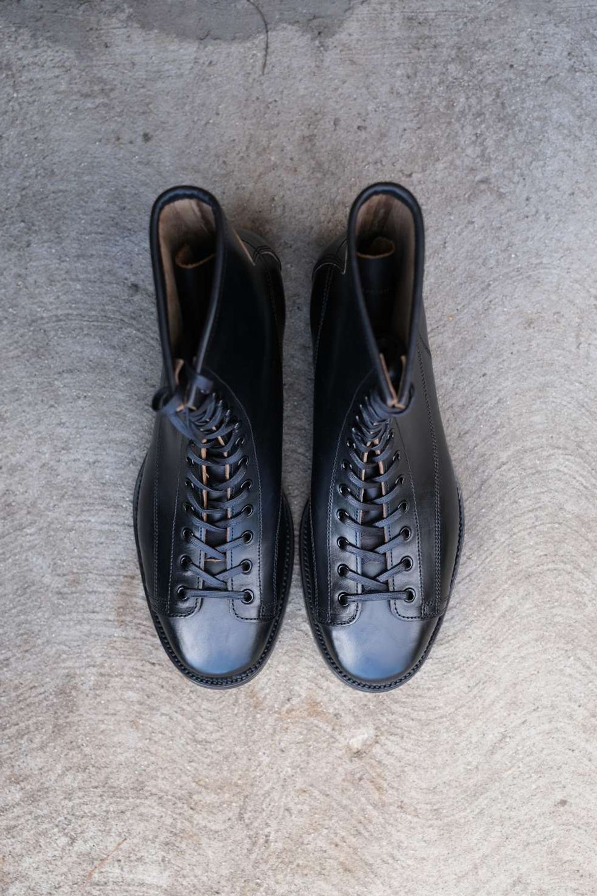Photo by danadd94 on November 9, 2022 of the Clinch Gary Boots in Black-Overdyed Horsebutt.