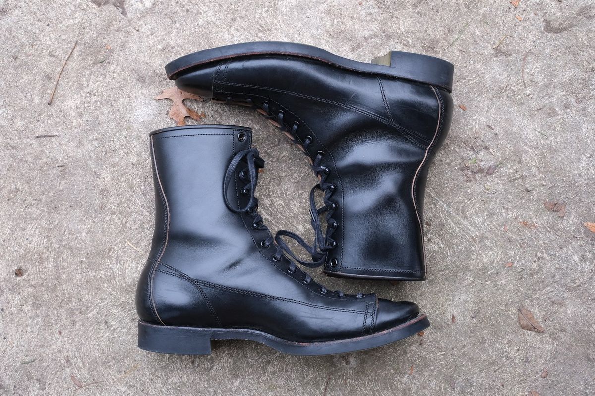 Photo by danadd94 on January 2, 2023 of the Clinch Gary Boots in Black-Overdyed Horsebutt.