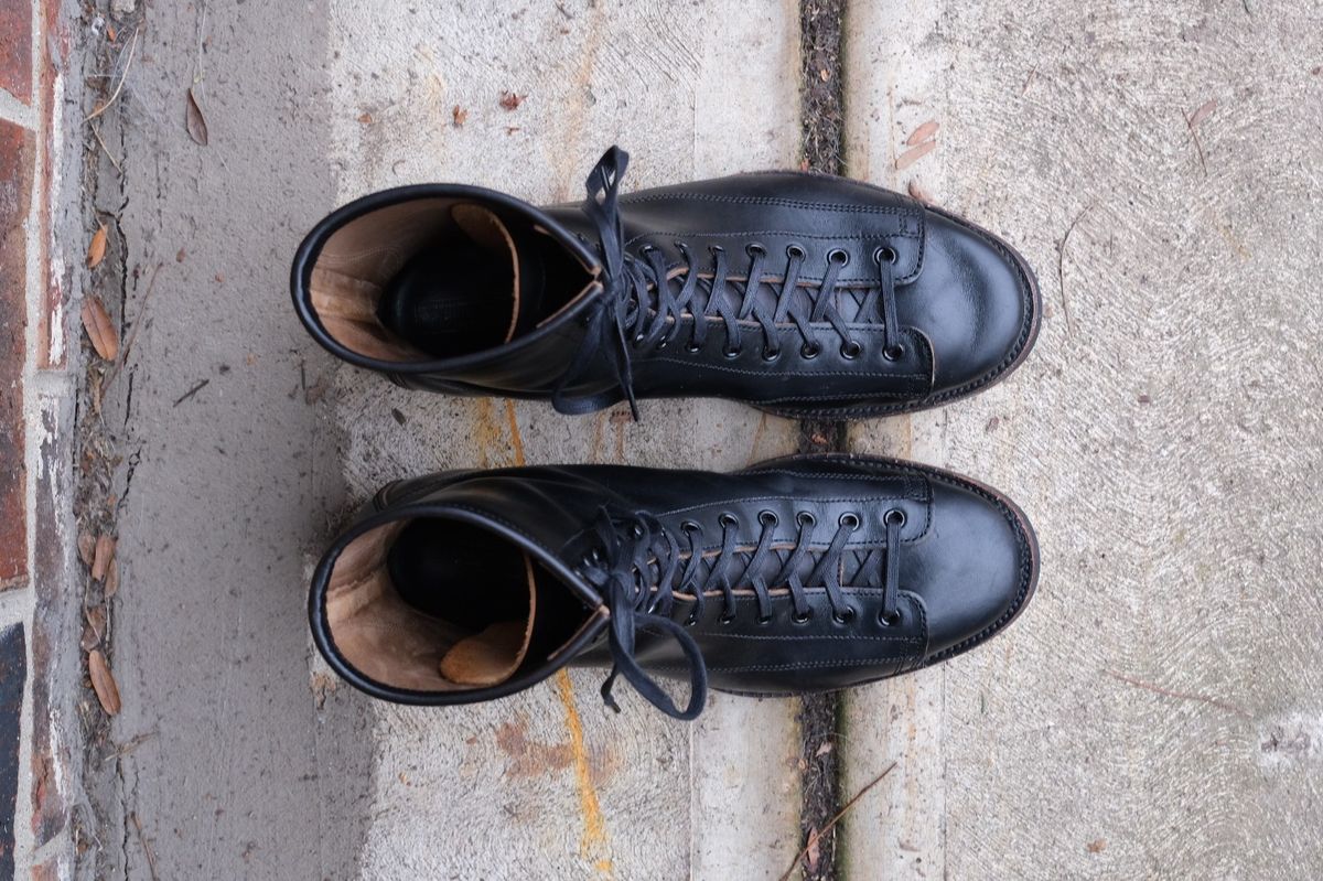 Photo by danadd94 on January 2, 2023 of the Clinch Gary Boots in Black-Overdyed Horsebutt.