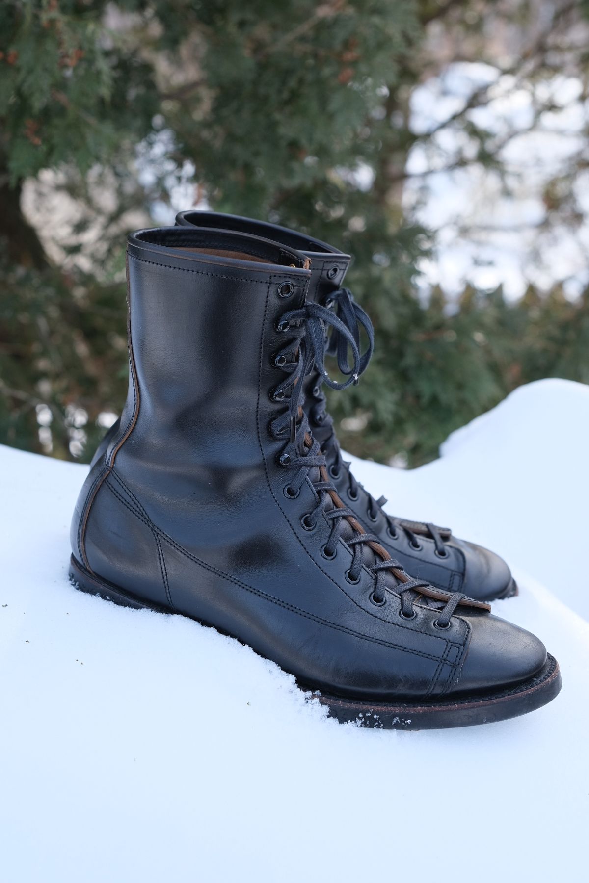 Photo by danadd94 on February 4, 2023 of the Clinch Gary Boots in Black-Overdyed Horsebutt.