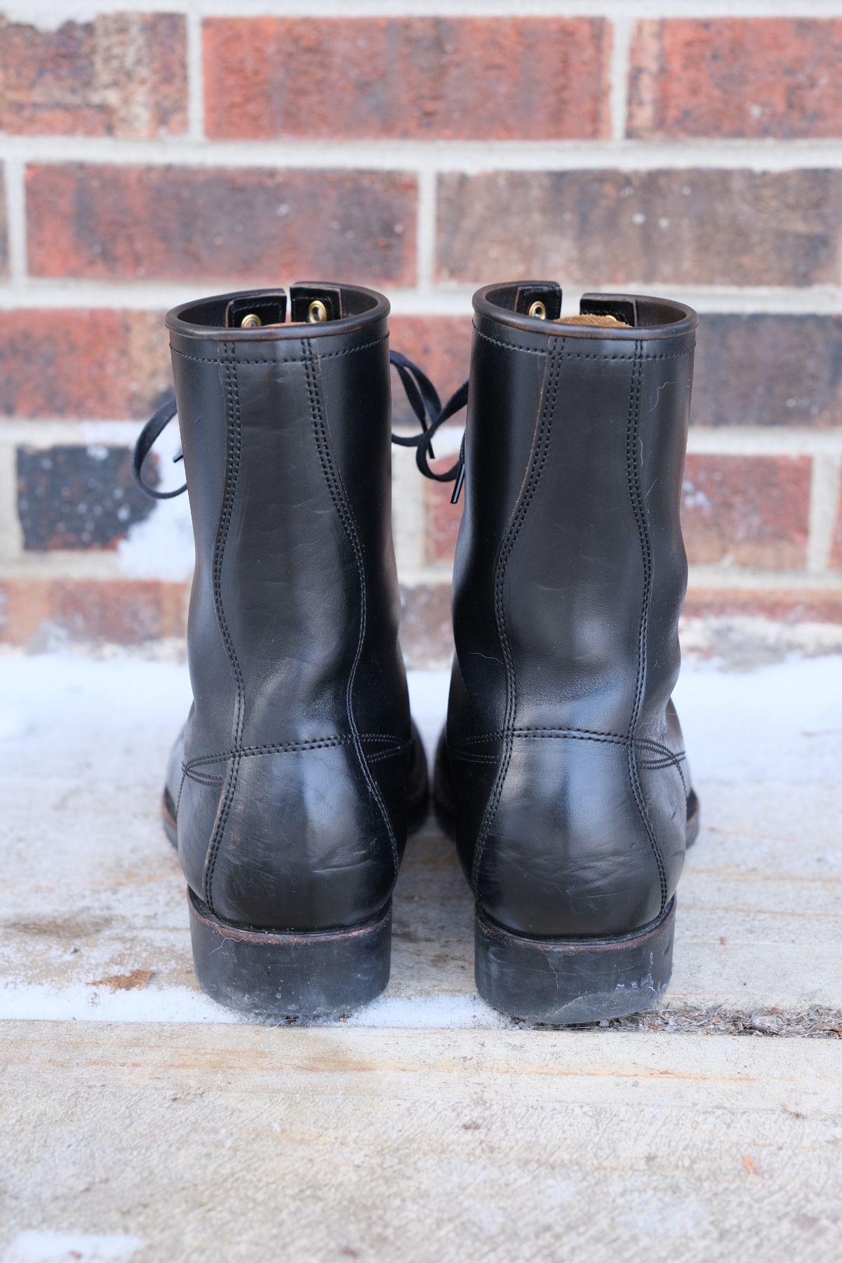 Photo by danadd94 on February 4, 2023 of the Clinch Gary Boots in Black-Overdyed Horsebutt.