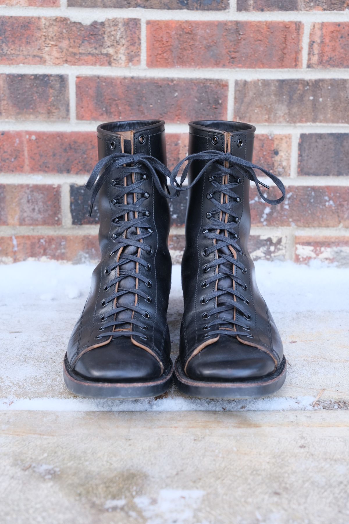 Photo by danadd94 on February 4, 2023 of the Clinch Gary Boots in Black-Overdyed Horsebutt.