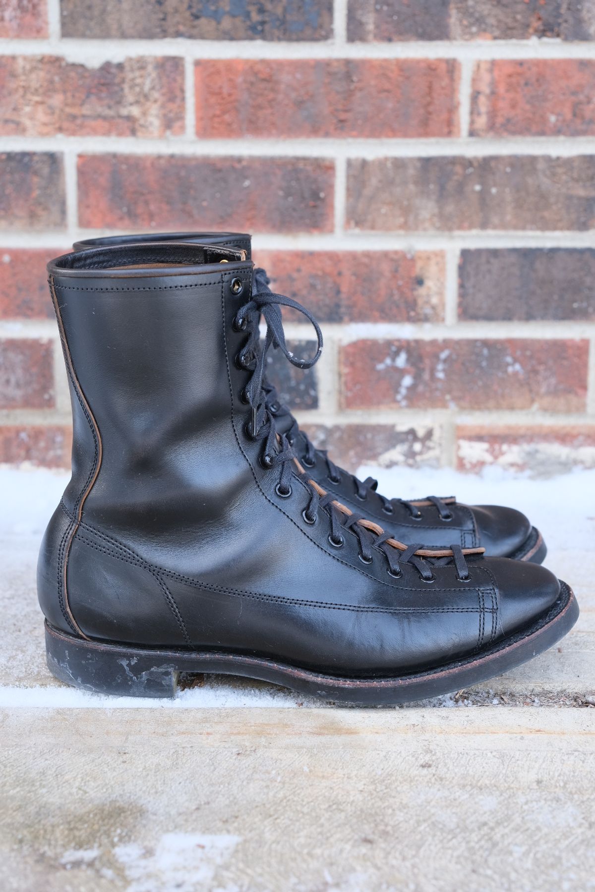 Photo by danadd94 on February 4, 2023 of the Clinch Gary Boots in Black-Overdyed Horsebutt.
