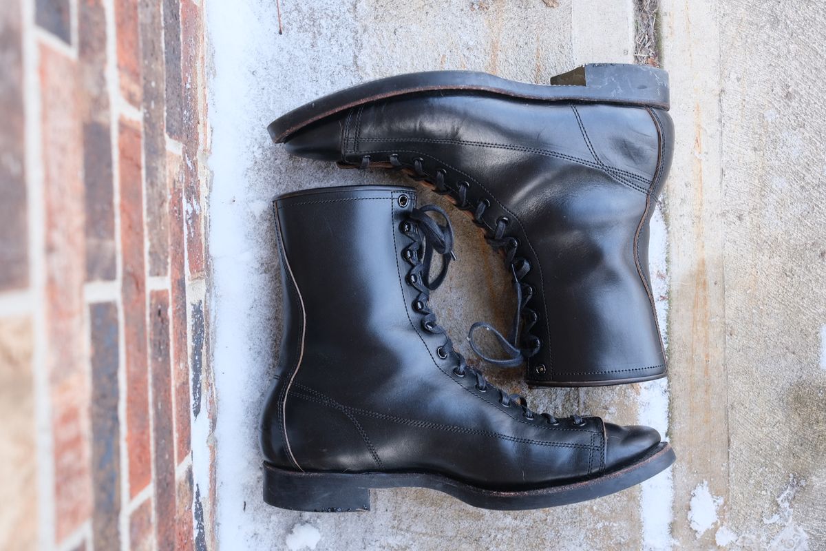 Photo by danadd94 on February 4, 2023 of the Clinch Gary Boots in Black-Overdyed Horsebutt.
