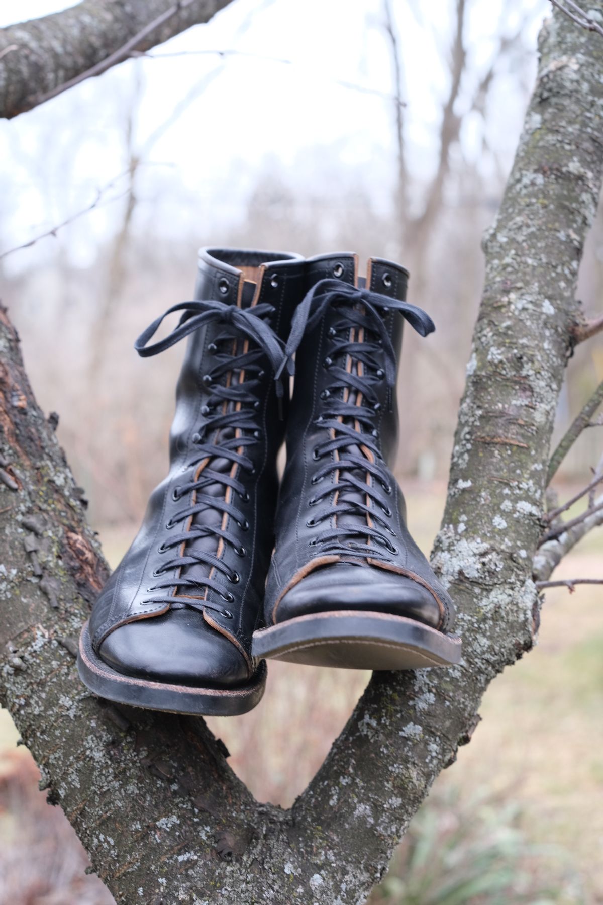 Photo by danadd94 on March 4, 2023 of the Clinch Gary Boots in Black-Overdyed Horsebutt.