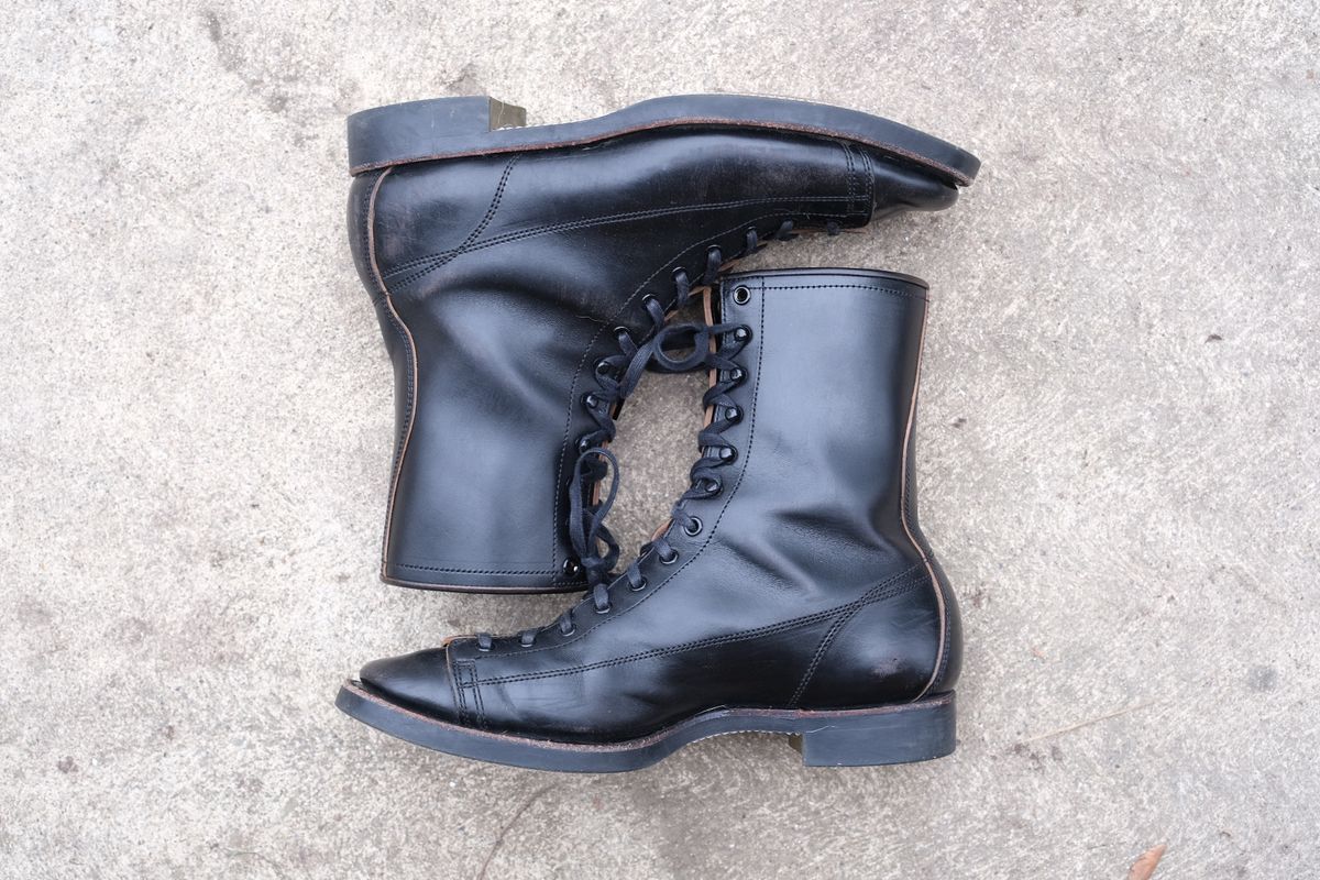 Photo by danadd94 on March 4, 2023 of the Clinch Gary Boots in Black-Overdyed Horsebutt.
