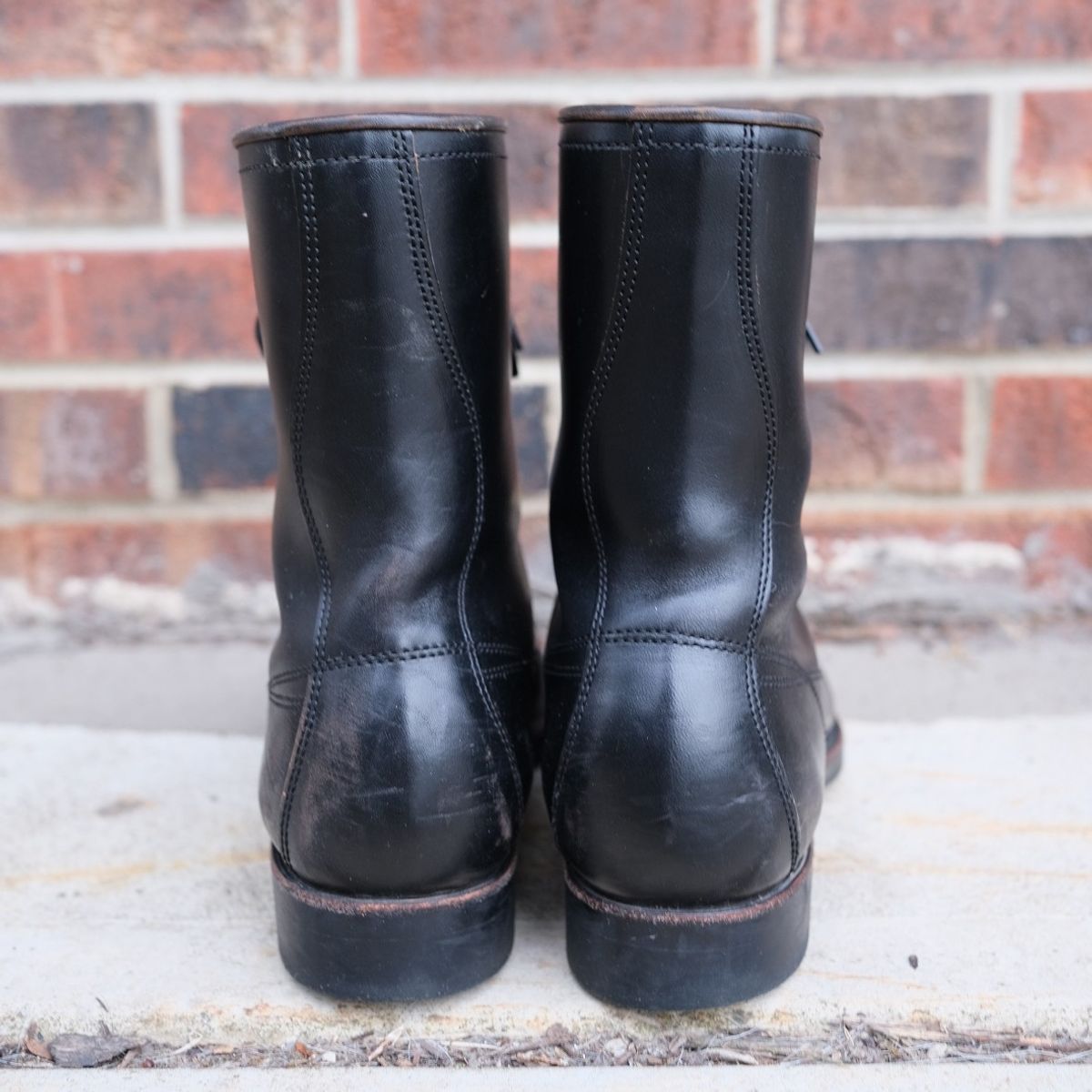 Photo by danadd94 on April 3, 2023 of the Clinch Gary Boots in Black-Overdyed Horsebutt.