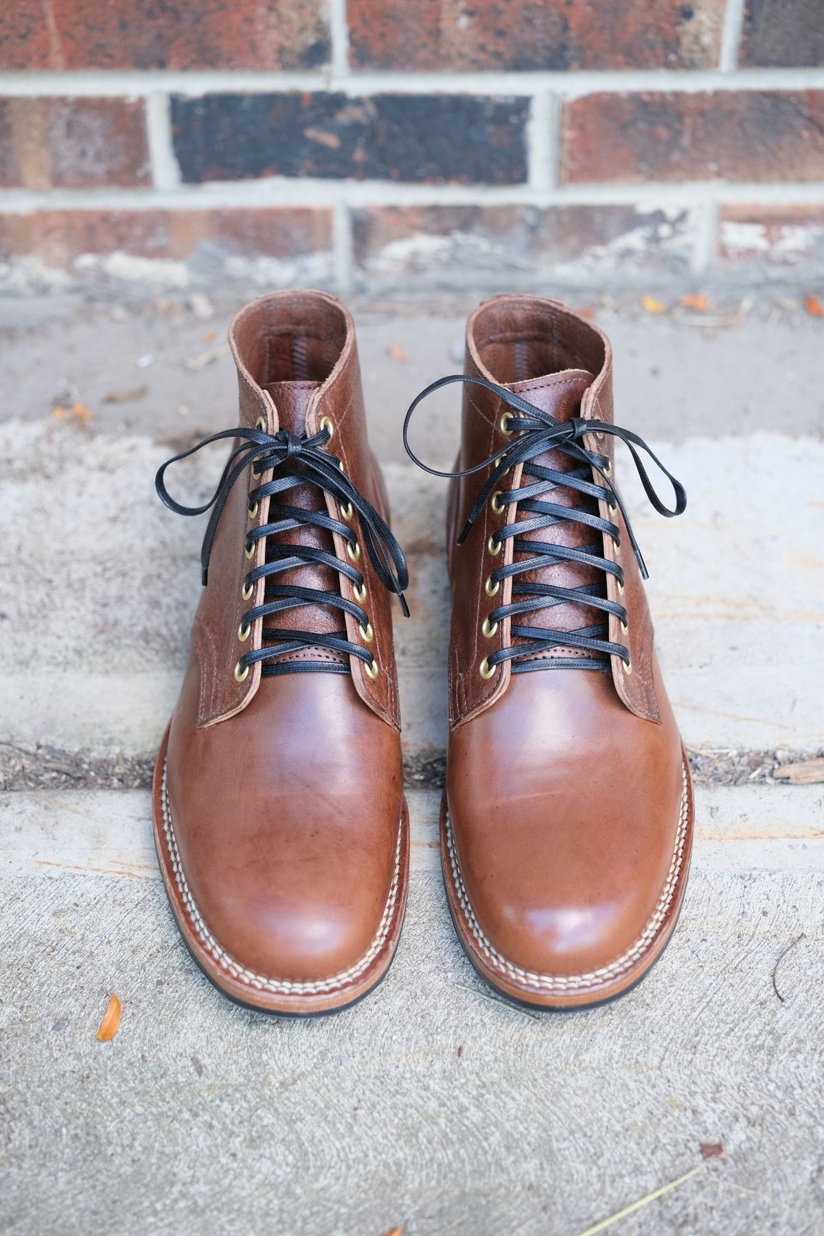 Photo by danadd94 on October 1, 2022 of the Viberg Service Boot in Horween Brown Waxed Flesh.