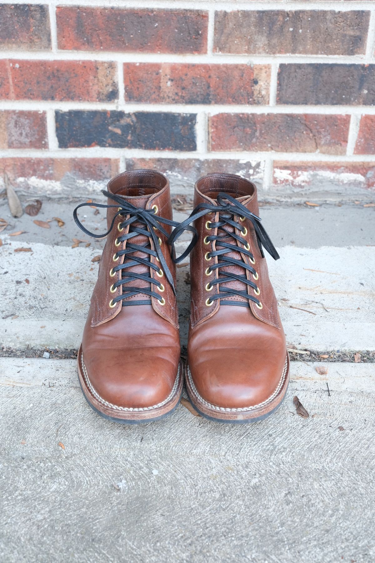 Photo by danadd94 on December 1, 2022 of the Viberg Service Boot in Horween Brown Waxed Flesh.