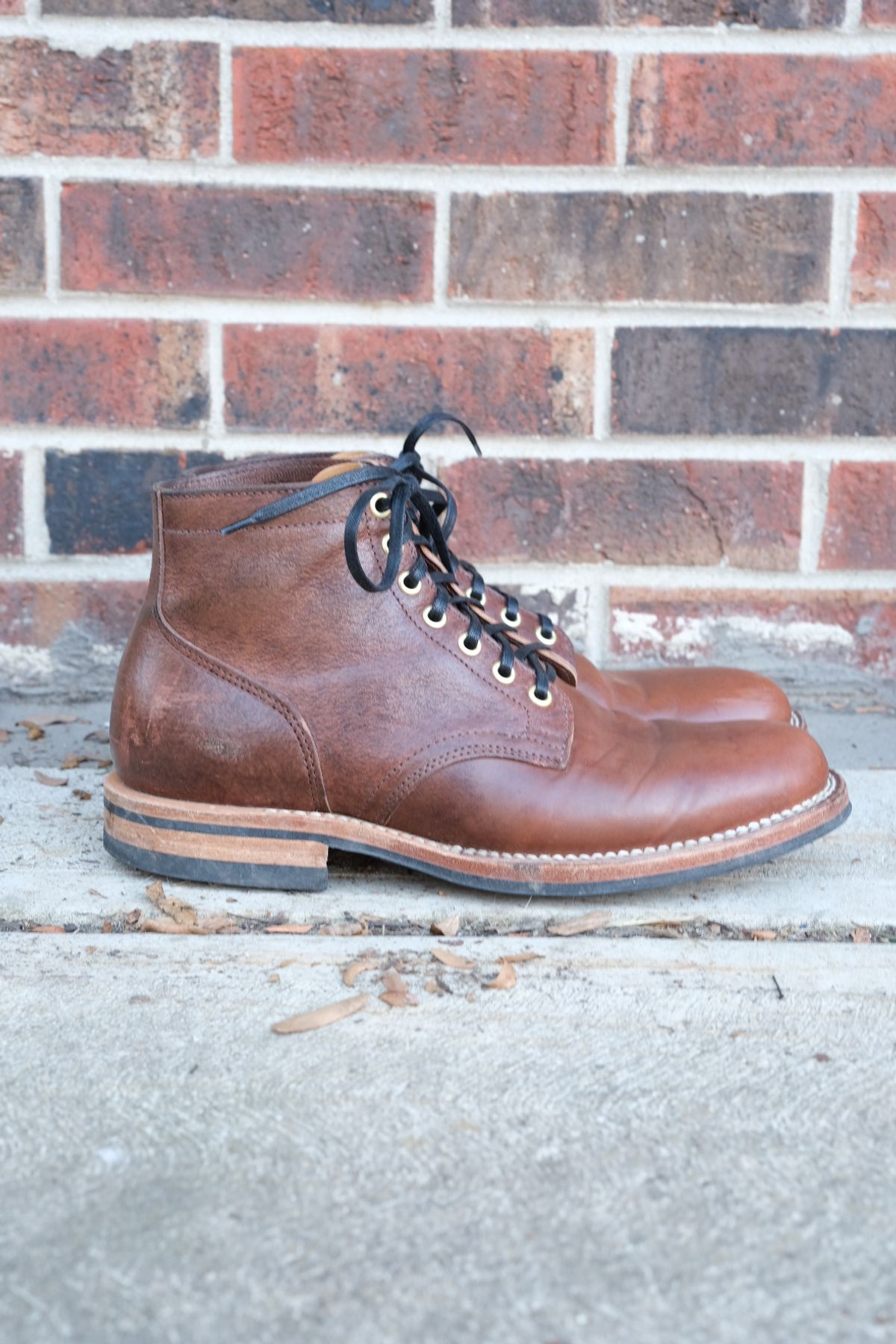 Photo by danadd94 on December 1, 2022 of the Viberg Service Boot in Horween Brown Waxed Flesh.