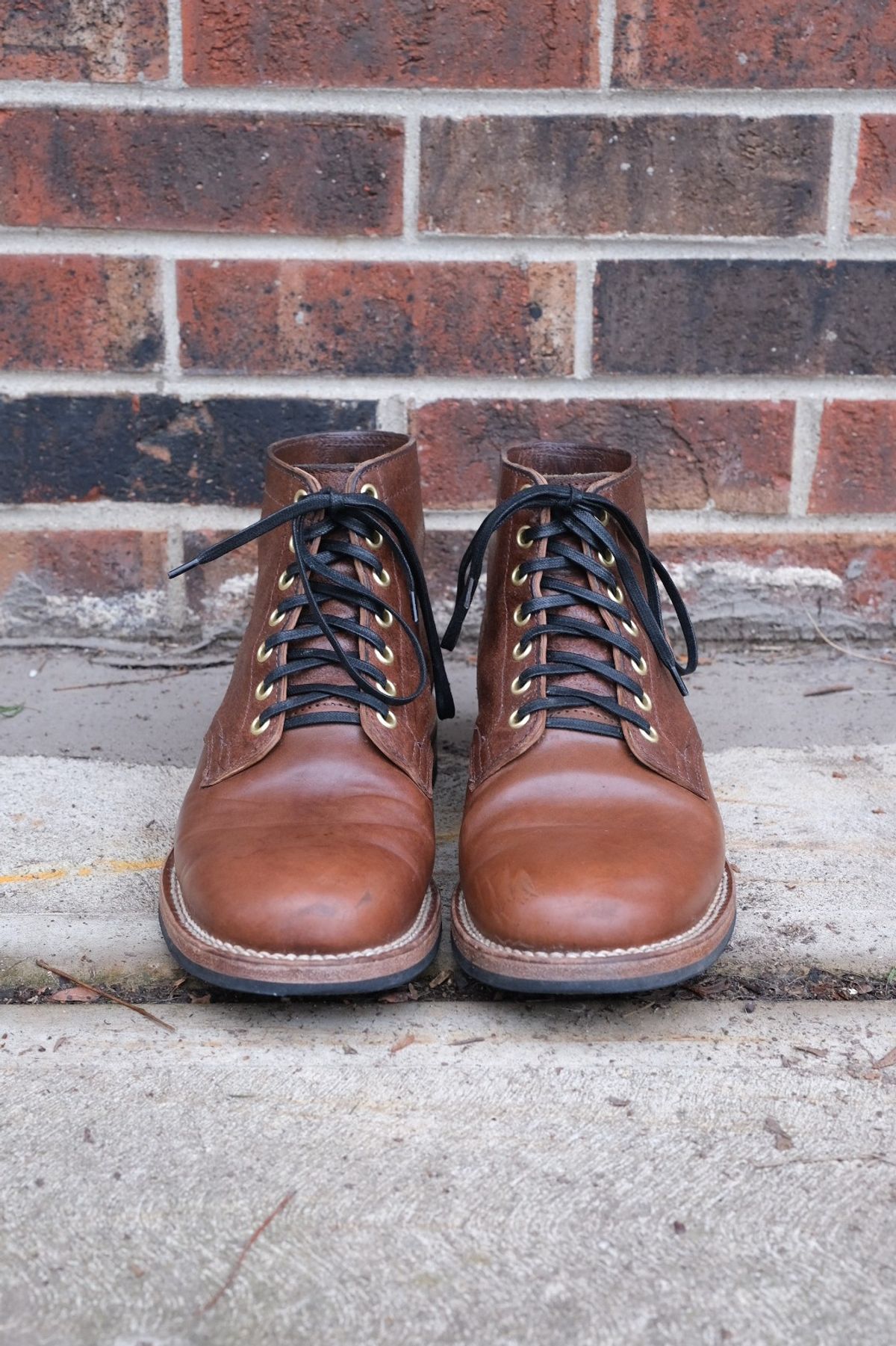 Photo by danadd94 on January 2, 2023 of the Viberg Service Boot in Horween Brown Waxed Flesh.