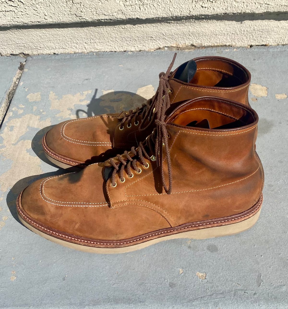 Photo by kenmar1010 on November 1, 2024 of the Alden Indy Boot in Smooth Tan Chamois.