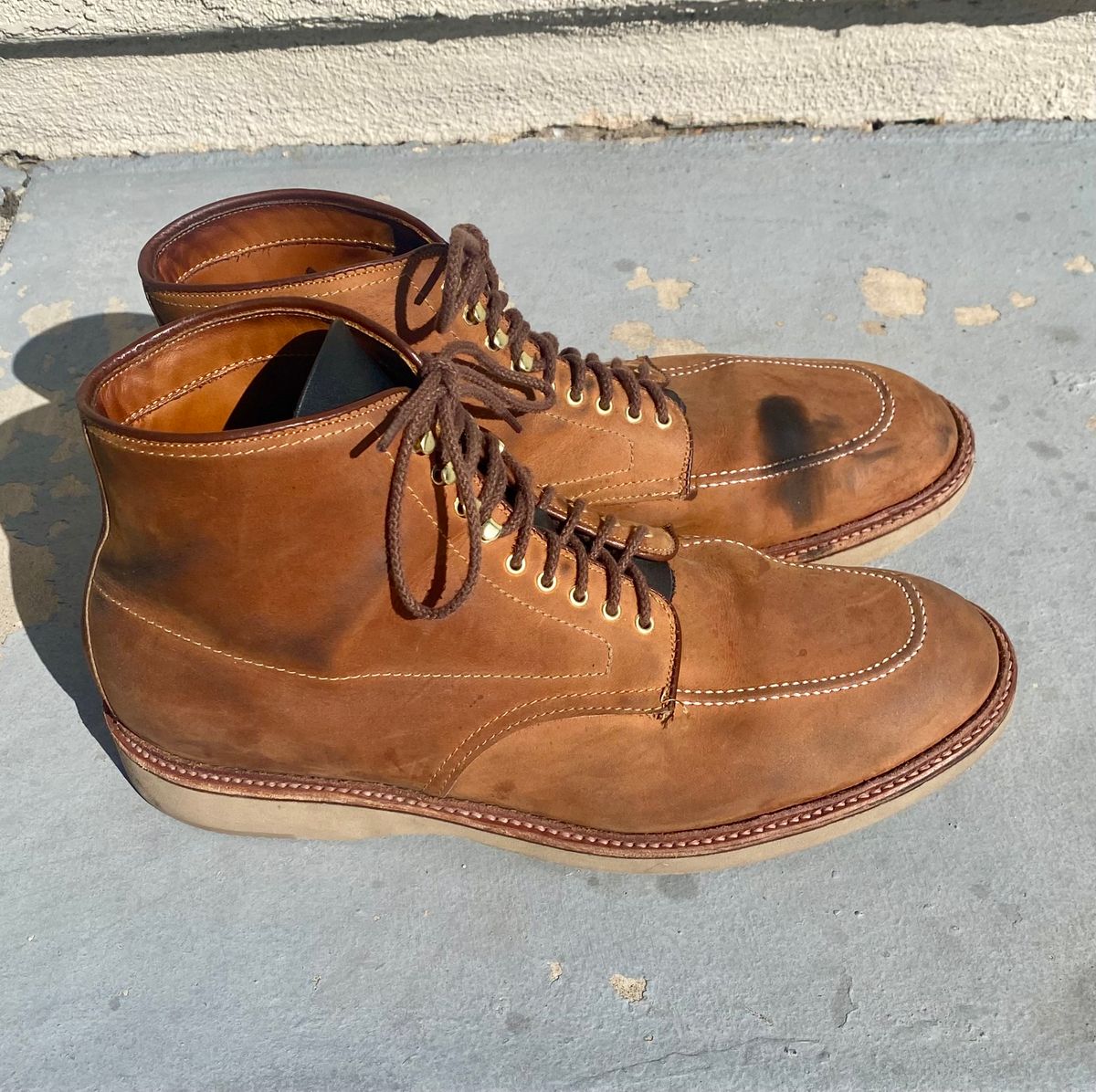 Photo by kenmar1010 on November 1, 2024 of the Alden Indy Boot in Smooth Tan Chamois.