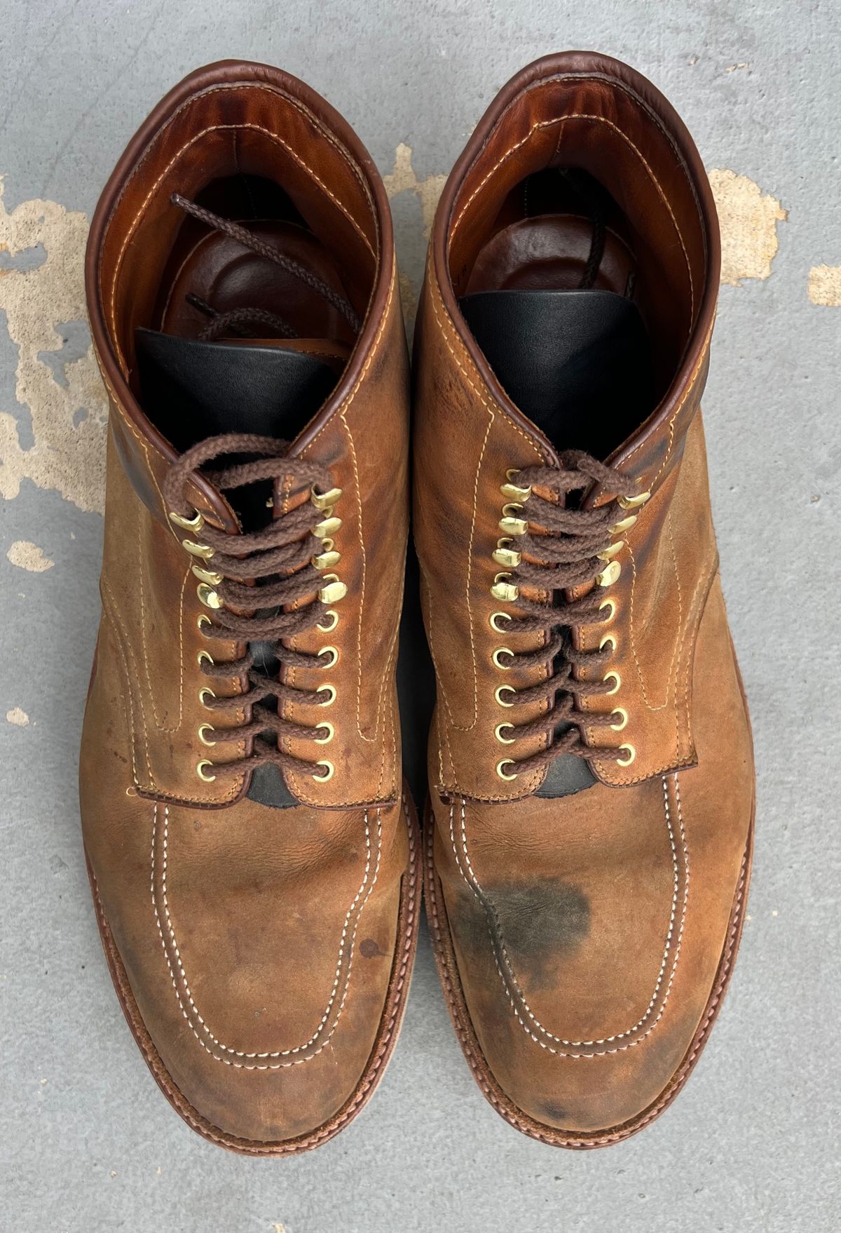 Photo by kenmar1010 on January 3, 2025 of the Alden Indy Boot in Smooth Tan Chamois.