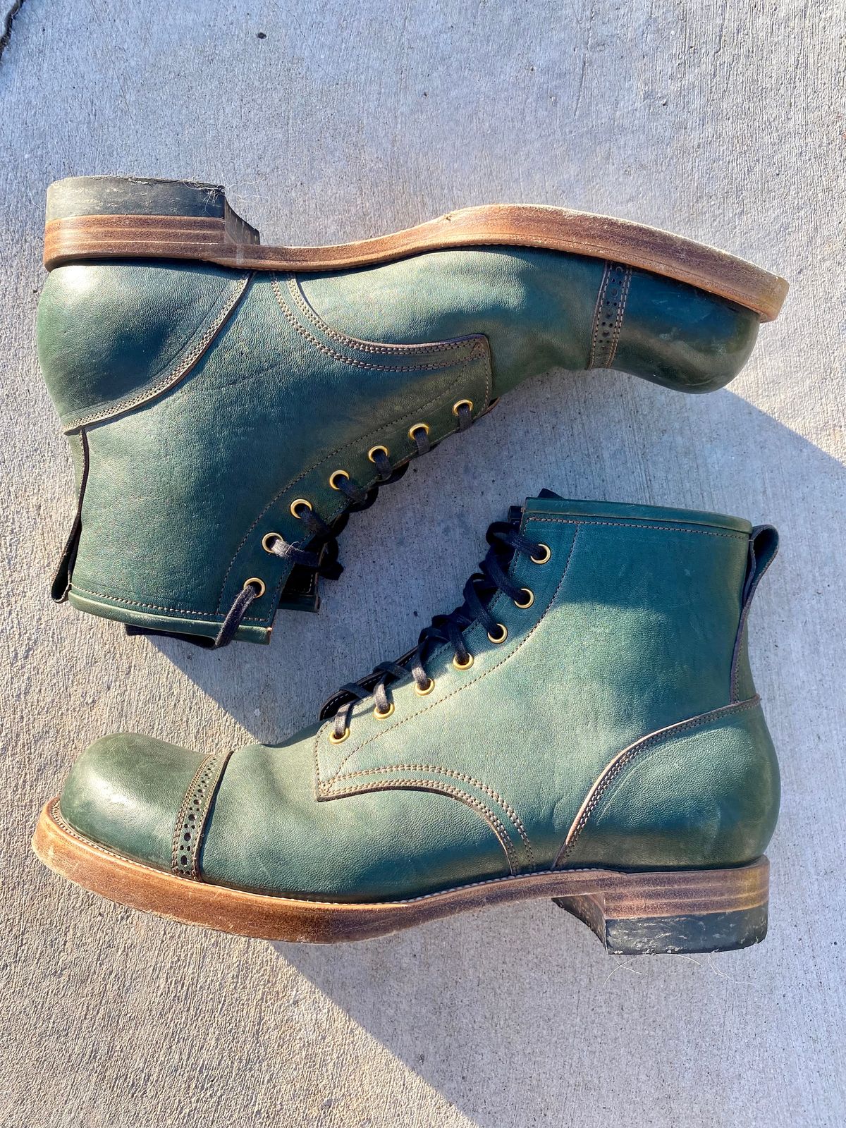 Photo by kenmar1010 on November 5, 2022 of the Iron Boots 5515 in Maryam Jungle Green Horsebutt.