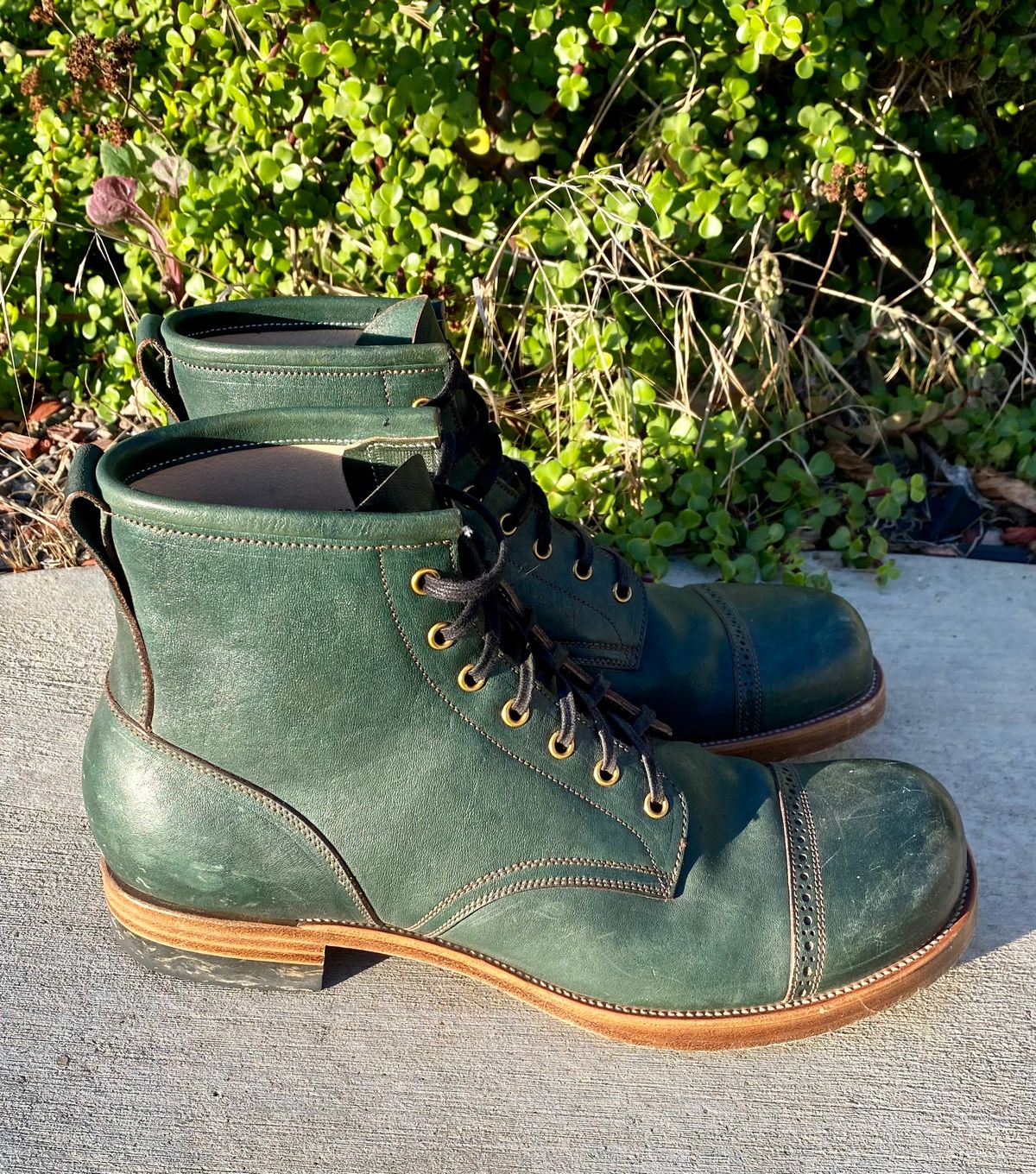 Photo by kenmar1010 on November 5, 2022 of the Iron Boots 5515 in Maryam Jungle Green Horsebutt.
