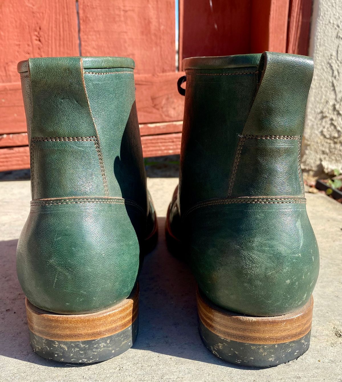 Photo by kenmar1010 on December 4, 2022 of the Iron Boots 5515 in Maryam Jungle Green Horsebutt.