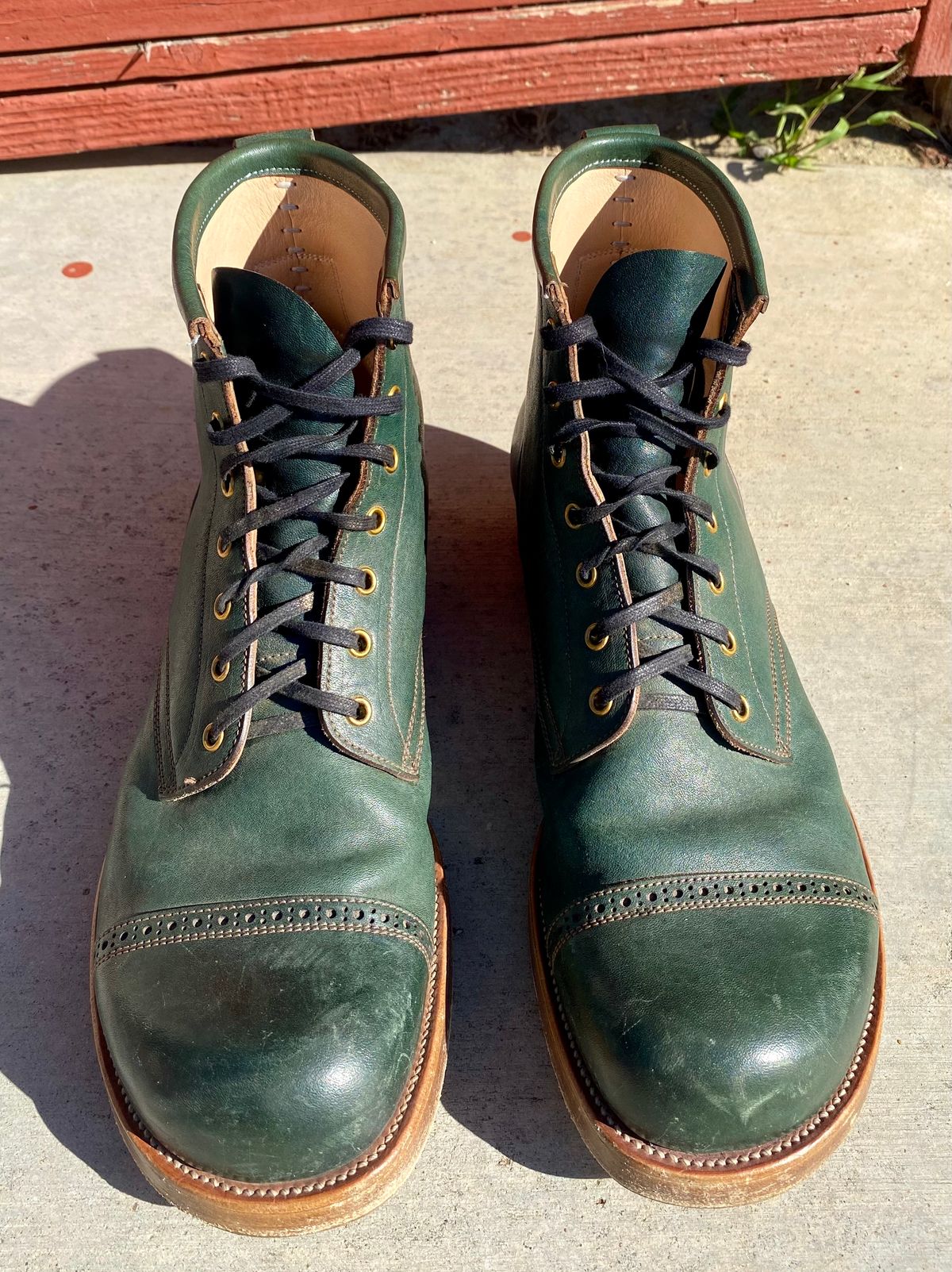 Photo by kenmar1010 on December 4, 2022 of the Iron Boots 5515 in Maryam Jungle Green Horsebutt.