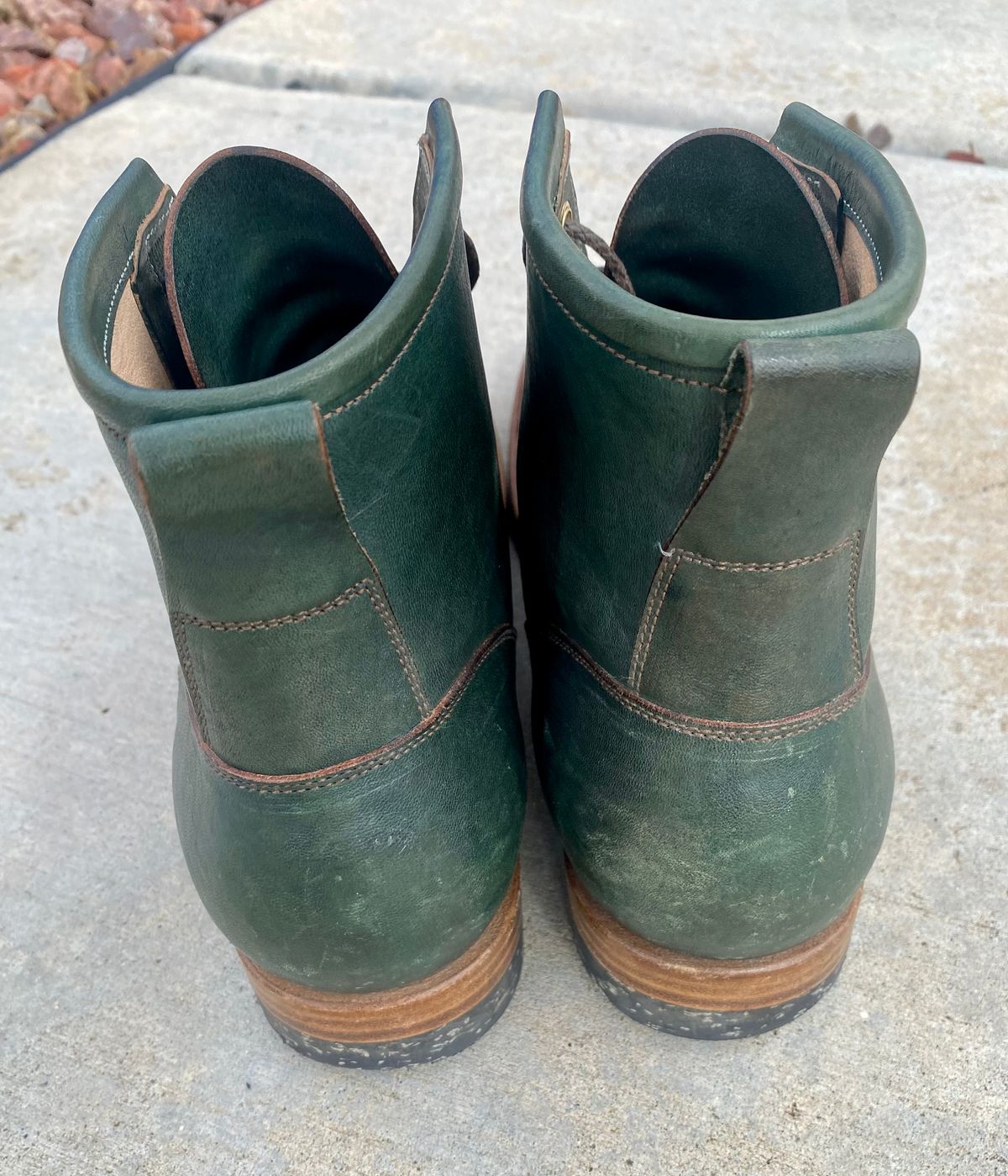 Photo by kenmar1010 on March 1, 2023 of the Iron Boots 5515 in Maryam Jungle Green Horsebutt.