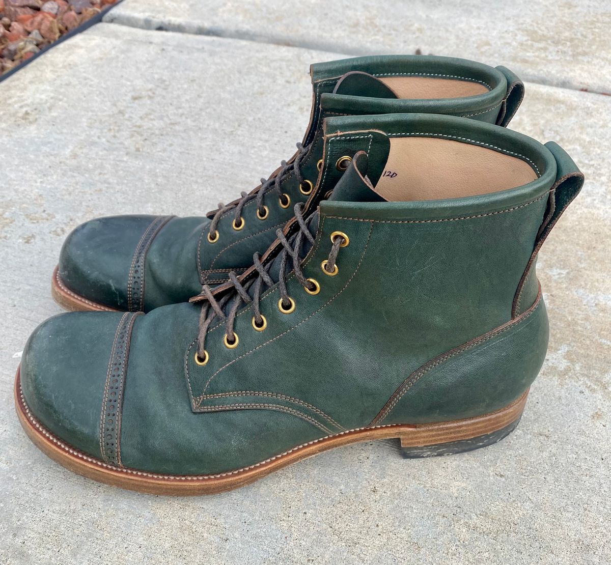 Photo by kenmar1010 on March 1, 2023 of the Iron Boots 5515 in Maryam Jungle Green Horsebutt.