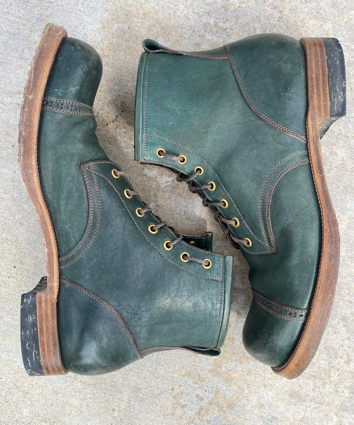 Photo by kenmar1010 on March 1, 2023 of the Iron Boots 5515 in Maryam Jungle Green Horsebutt.