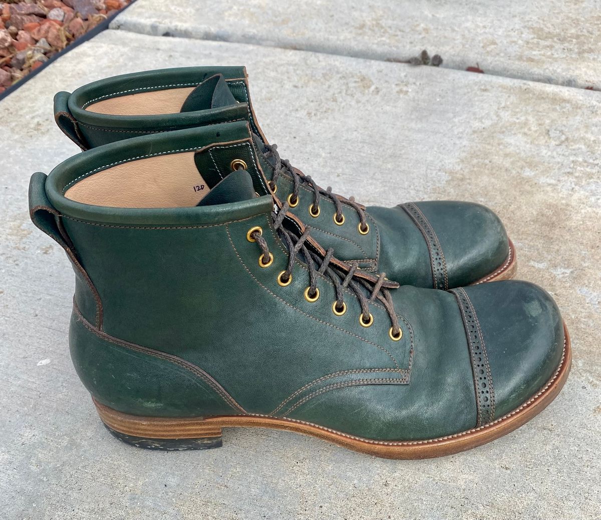 Photo by kenmar1010 on March 1, 2023 of the Iron Boots 5515 in Maryam Jungle Green Horsebutt.