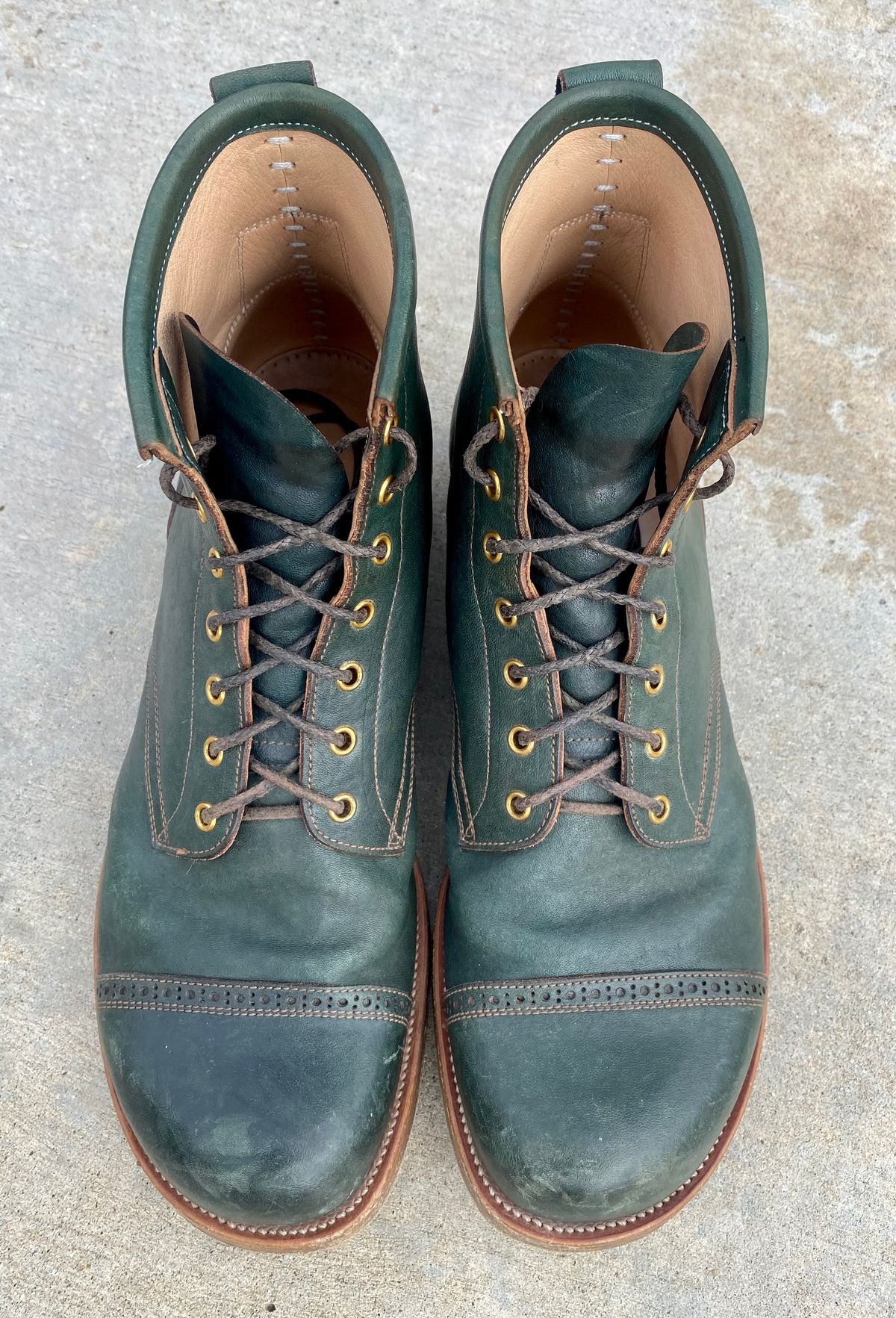 Photo by kenmar1010 on March 1, 2023 of the Iron Boots 5515 in Maryam Jungle Green Horsebutt.
