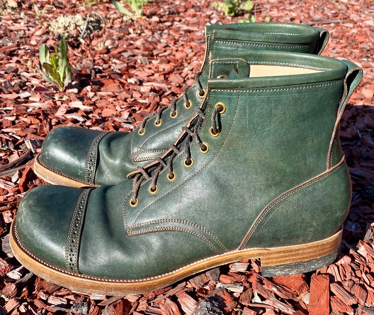 Photo by kenmar1010 on April 5, 2023 of the Iron Boots 5515 in Maryam Jungle Green Horsebutt.