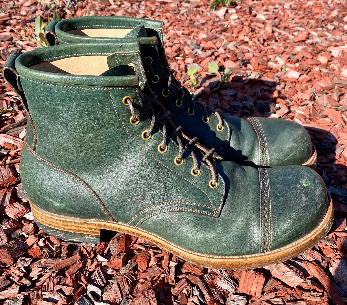 Photo by kenmar1010 on April 5, 2023 of the Iron Boots 5515 in Maryam Jungle Green Horsebutt.