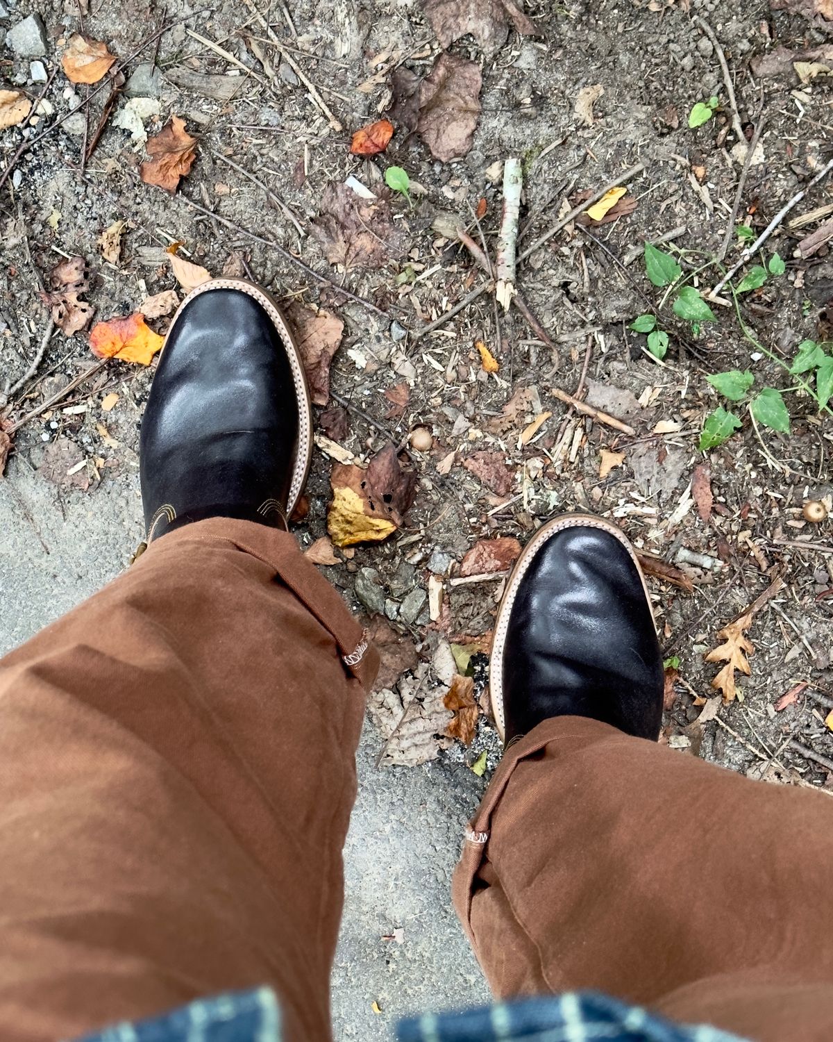 Photo by UglyJoe on September 7, 2023 of the Prof Barnets Neocliffwood Boots in Maryam Black Teacore Horsebutt.