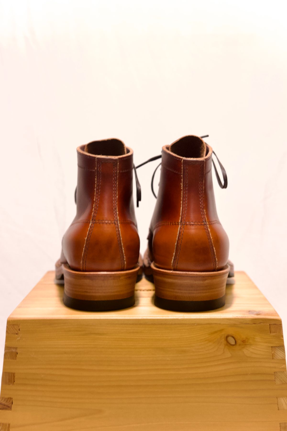 Photo by UglyJoe on October 1, 2023 of the White's Semi-Dress in Wickett & Craig Tan Oiled Latigo.