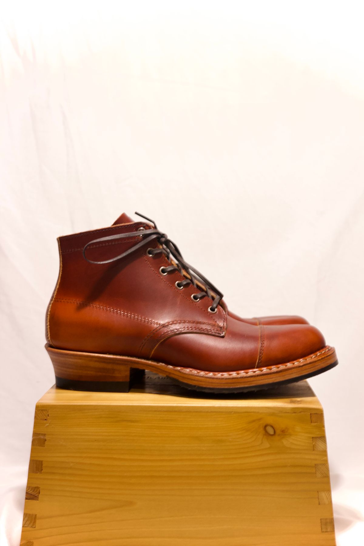 Photo by UglyJoe on October 1, 2023 of the White's Semi-Dress in Wickett & Craig Tan Oiled Latigo.
