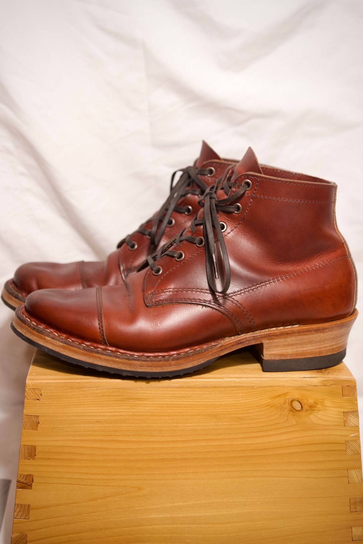 Photo by UglyJoe on November 4, 2023 of the White's Semi-Dress in Wickett & Craig Tan Oiled Latigo.