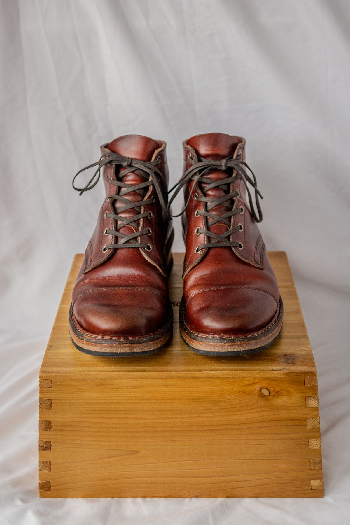 Photo by UglyJoe on December 2, 2023 of the White's Semi-Dress in Wickett & Craig Tan Oiled Latigo.