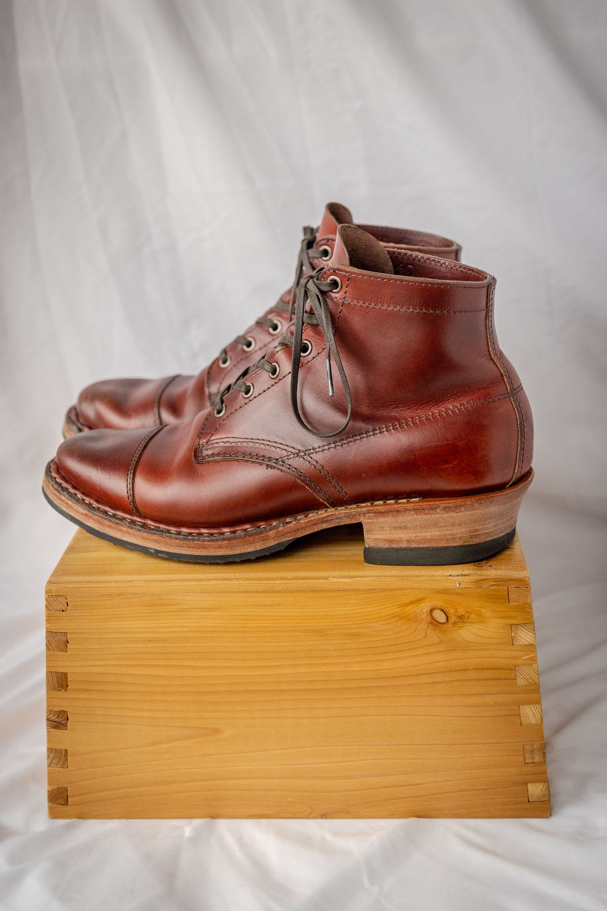 Photo by UglyJoe on December 2, 2023 of the White's Semi-Dress in Wickett & Craig Tan Oiled Latigo.