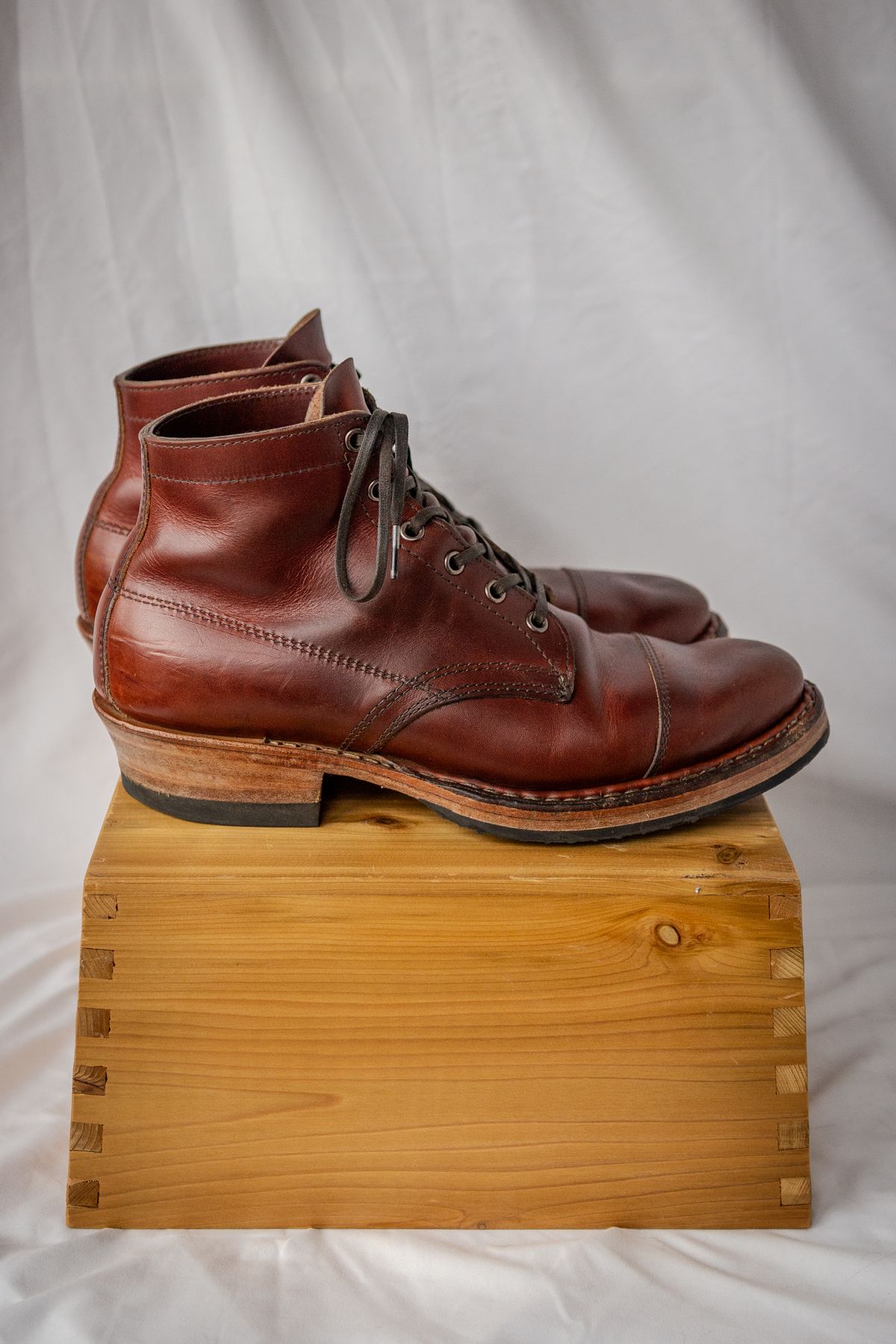 Photo by UglyJoe on December 2, 2023 of the White's Semi-Dress in Wickett & Craig Tan Oiled Latigo.