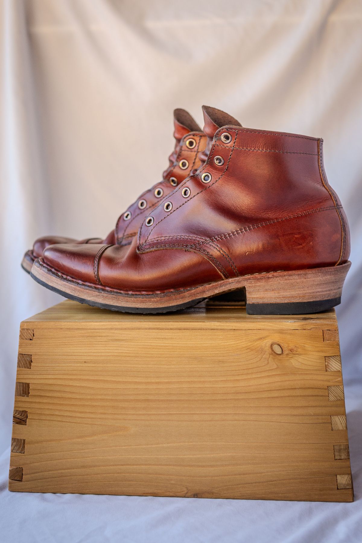 Photo by UglyJoe on January 2, 2024 of the White's Semi-Dress in Wickett & Craig Tan Oiled Latigo.